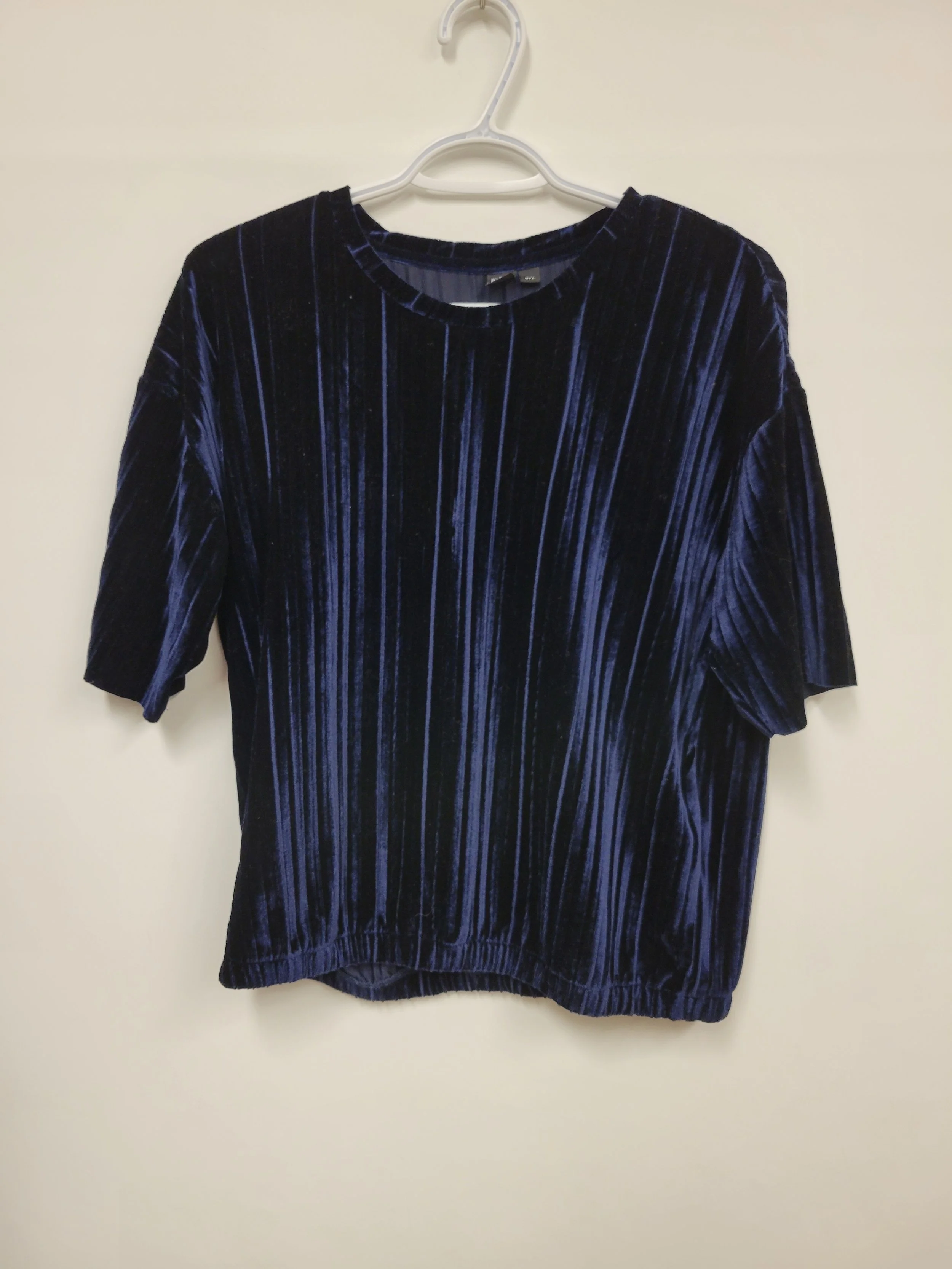 Chandail en velours bleu foncé texture lignée, Icône, L