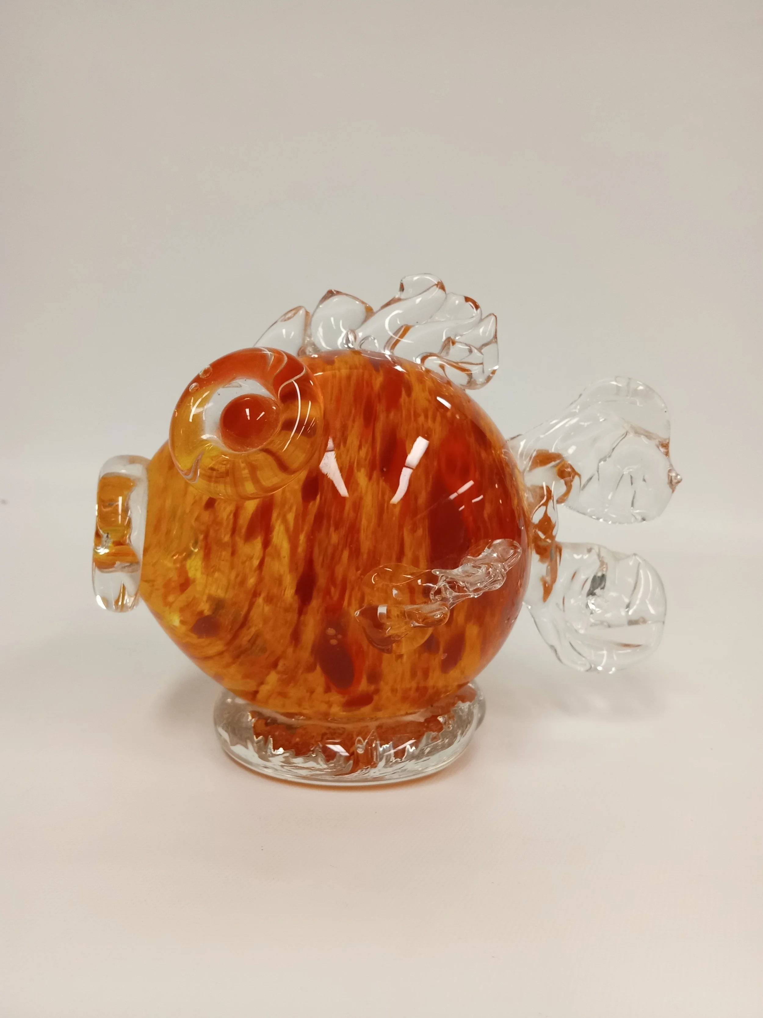 Poisson en verre soufflé orangé, environ 7“ longeur