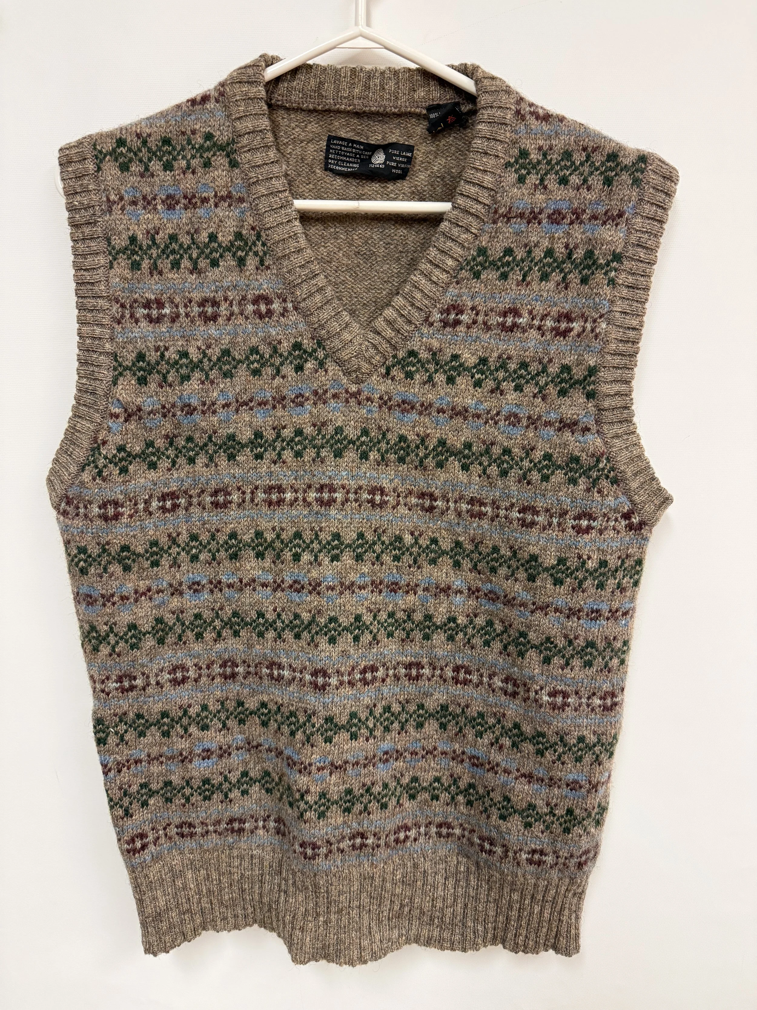 Gilet sans manches pure laine, col en V, couleur taupe, motif vert forêt, bourgogne et bleu, Medium-Large
