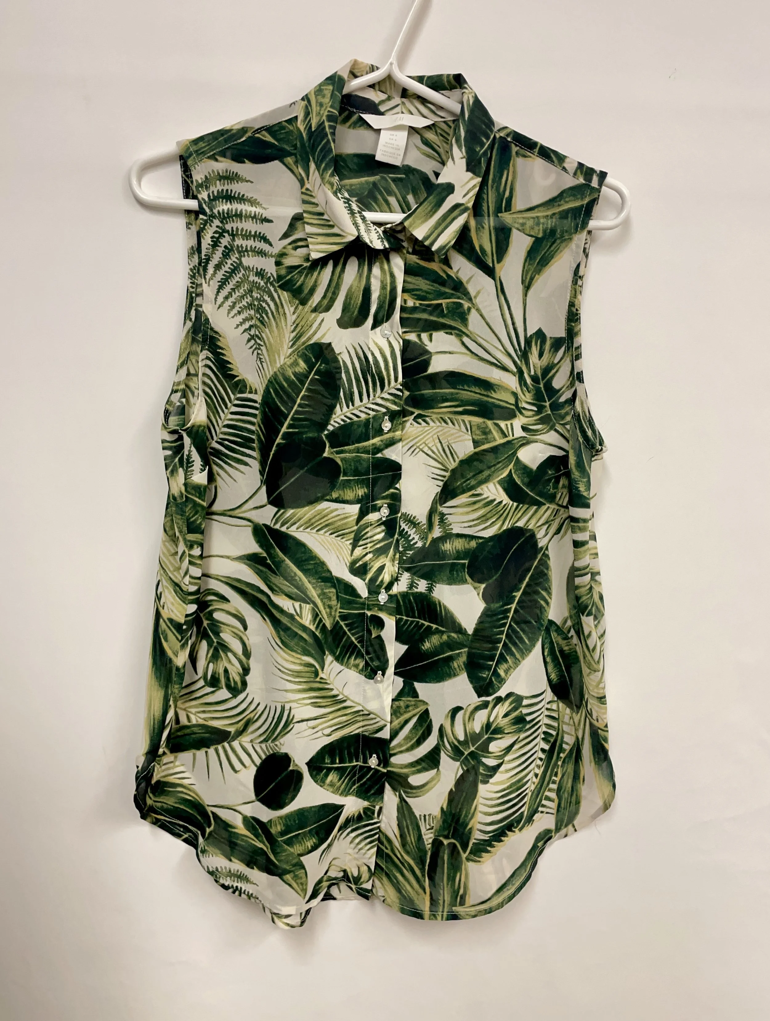 Chemise fleurie verte sans manches, H&M, polyester, taille 6.