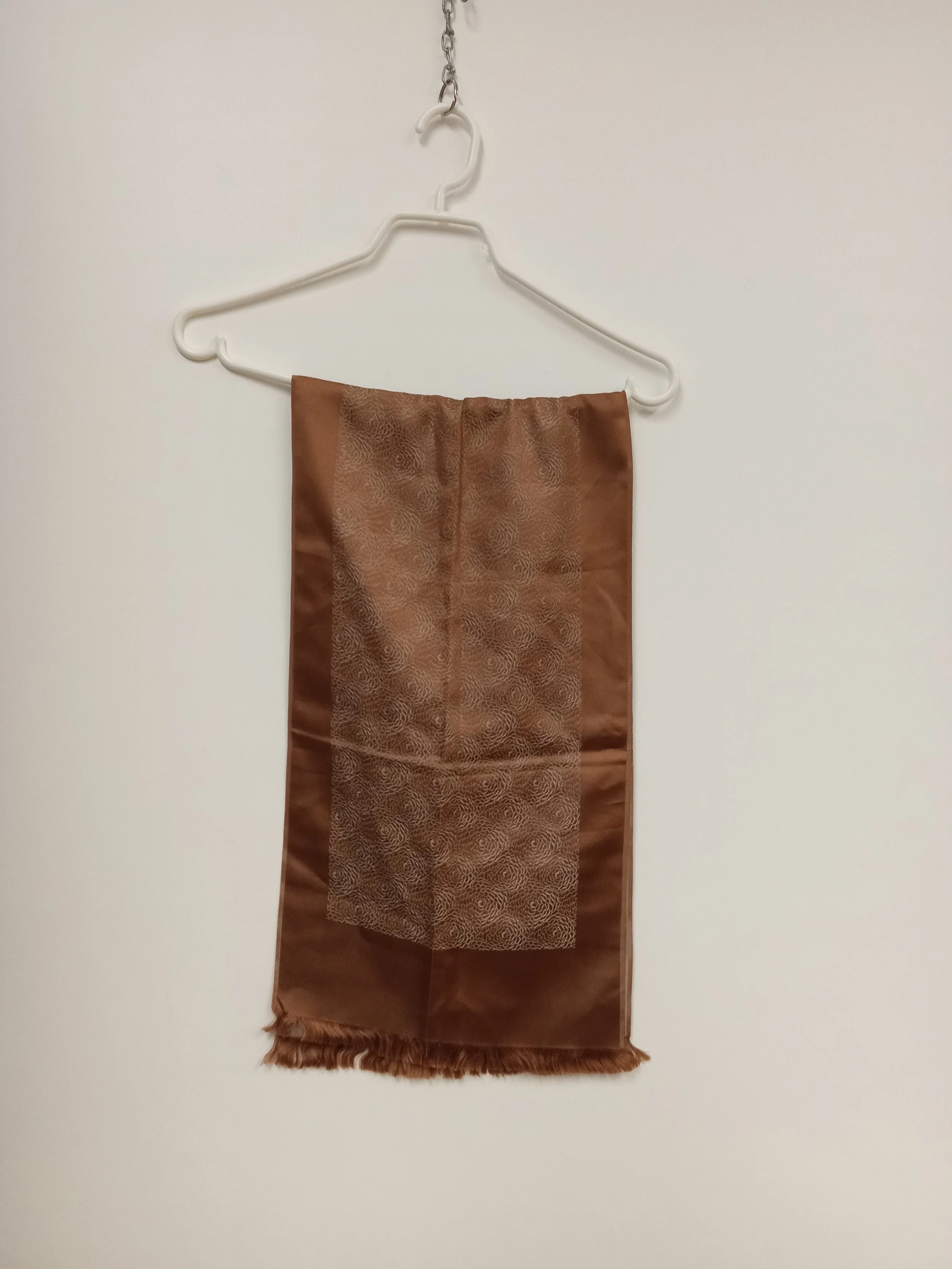Foulard, brun à motif fleurs blanches