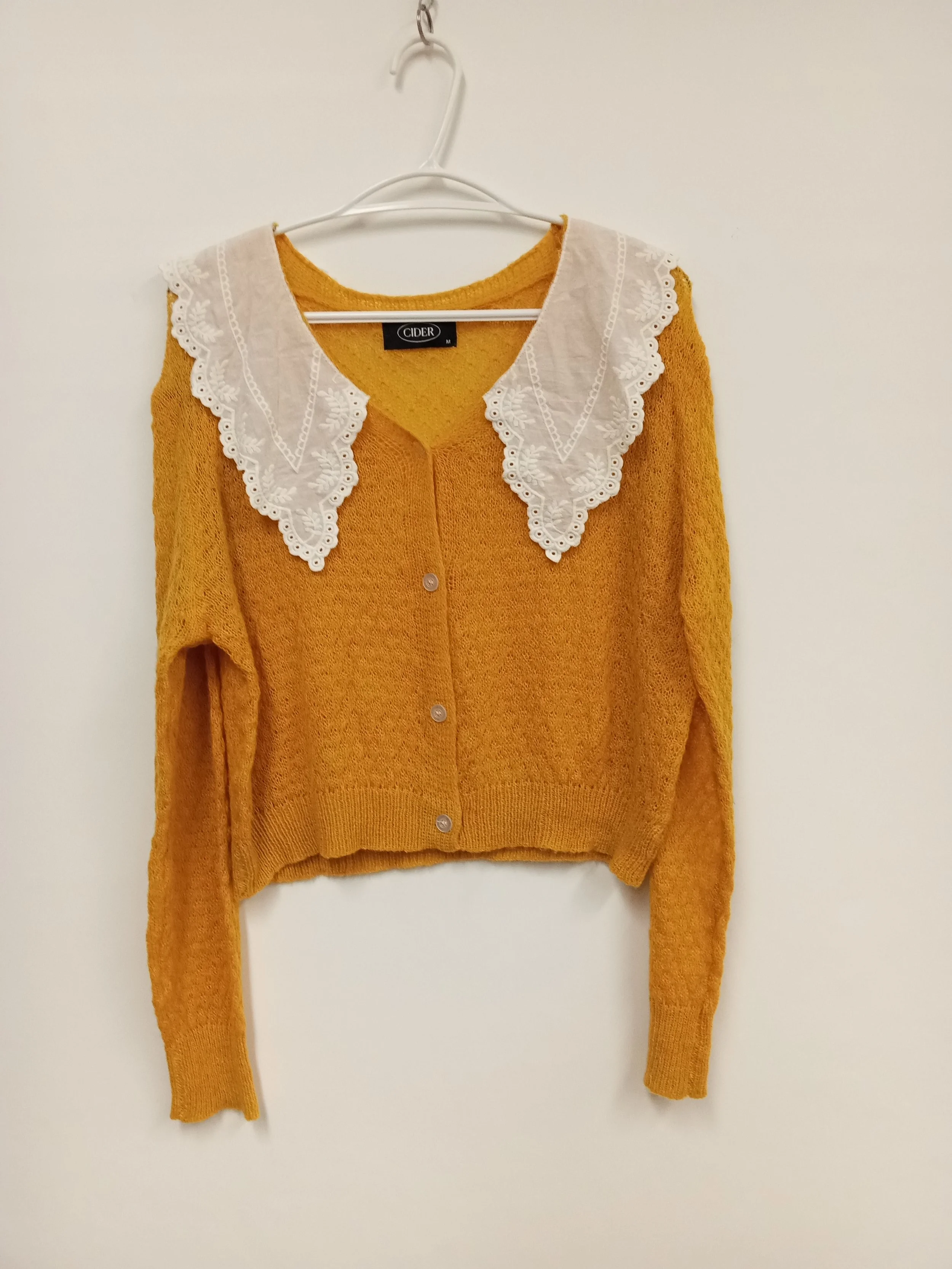 Chandail en tricot, Jaune avec col en dentelle beige, CIDER, M