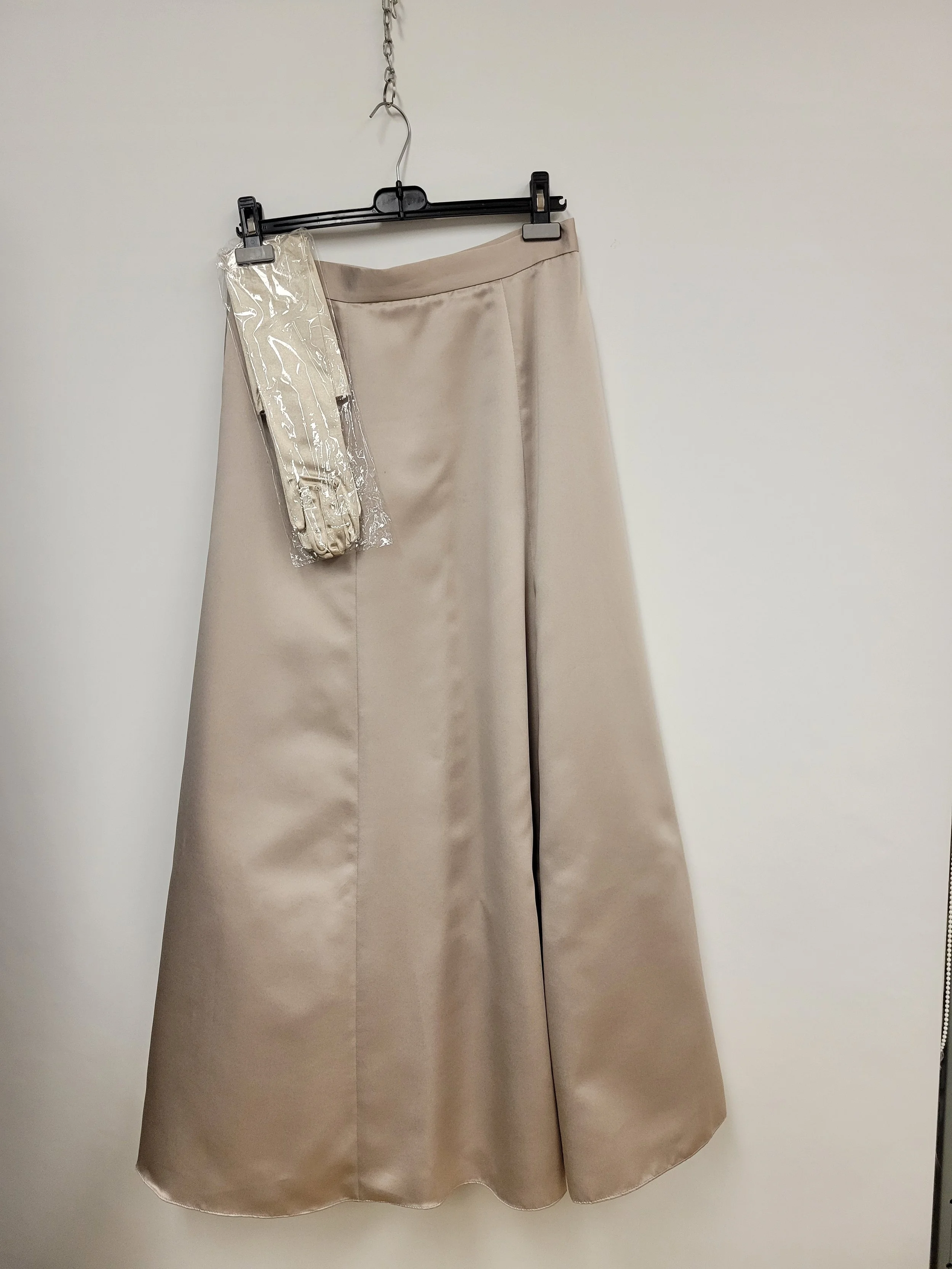 Jupe longue de soirée et gants assortis avec reflets satinés, crinoline, beige, HOLT RENFREW classics, Taille 12