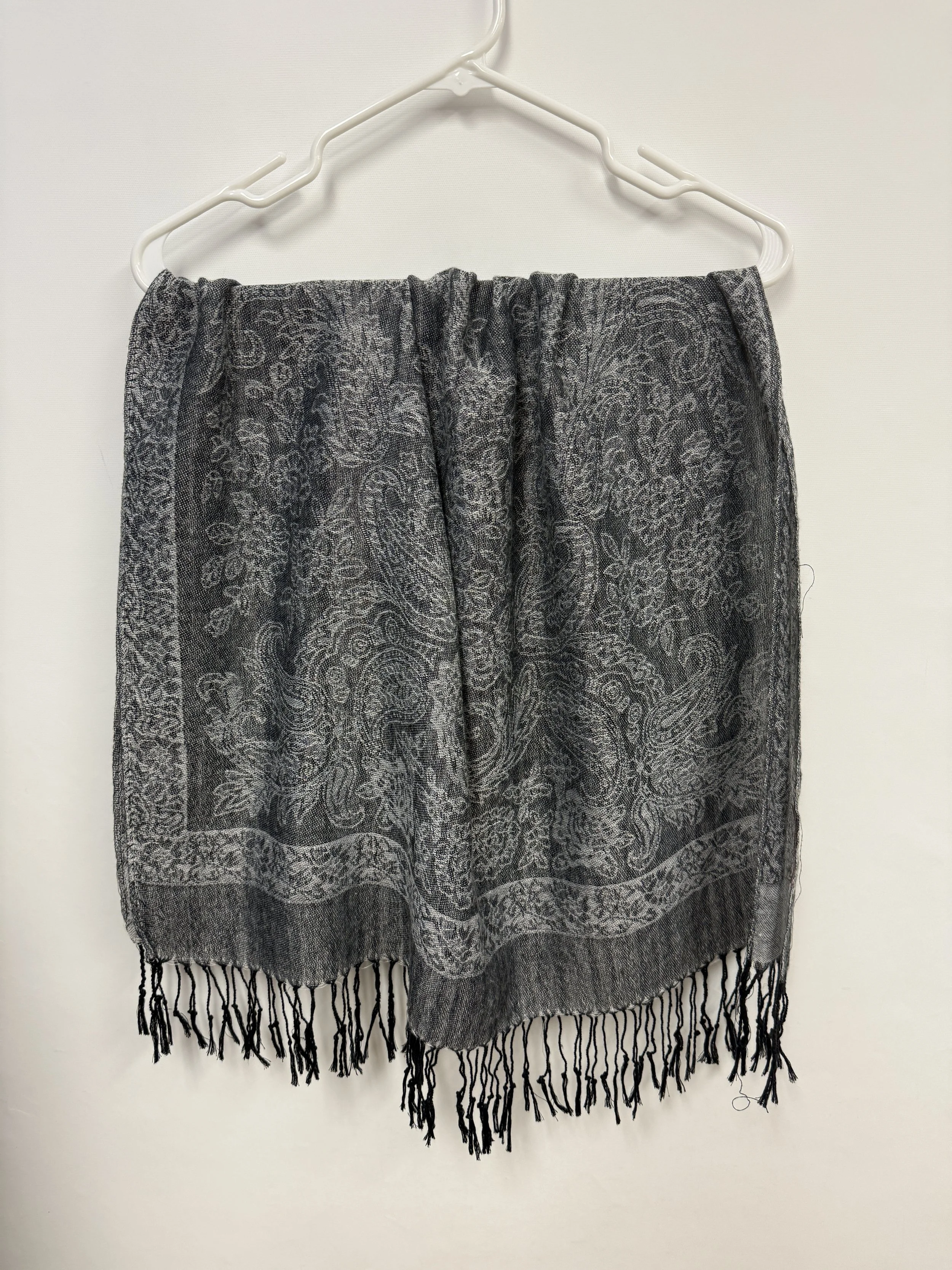 Foulard en tricot gris, motif floral, Emotions