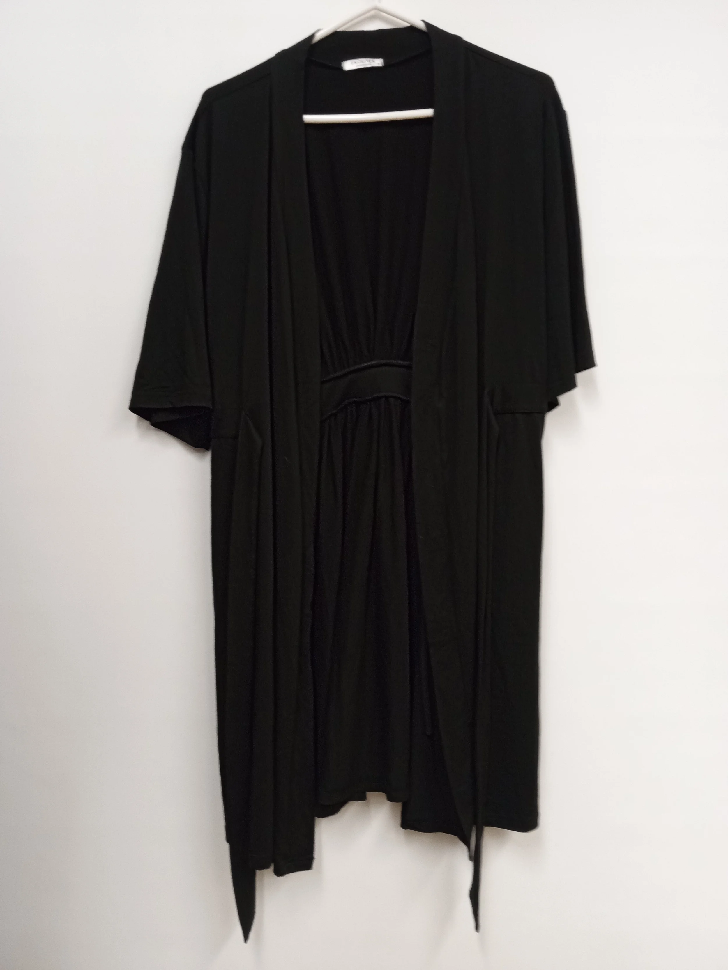Robe noir ouvert, Ekouaer, M