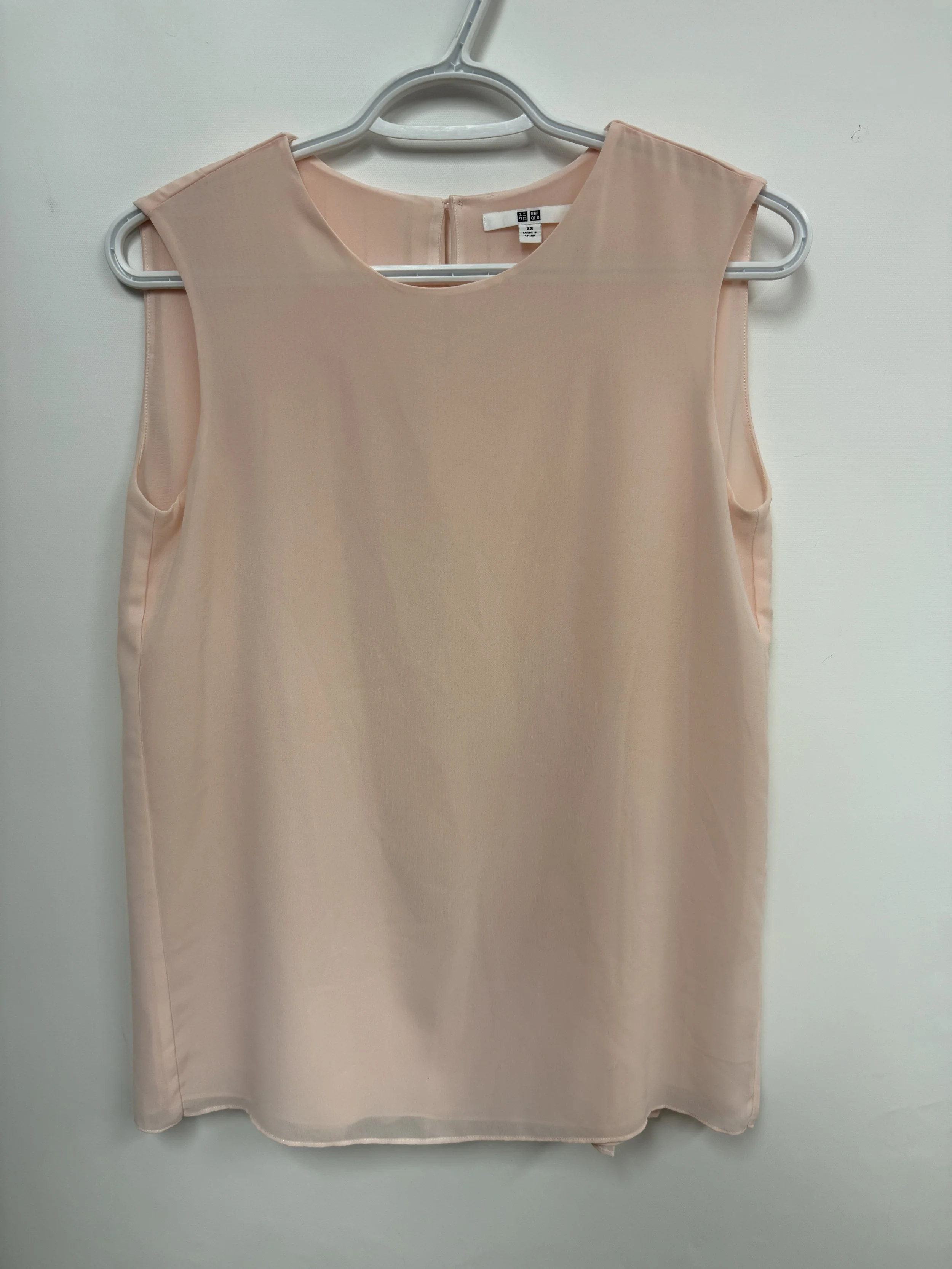 Camisole rose pâle vaporeuse, Uniqlo, XS