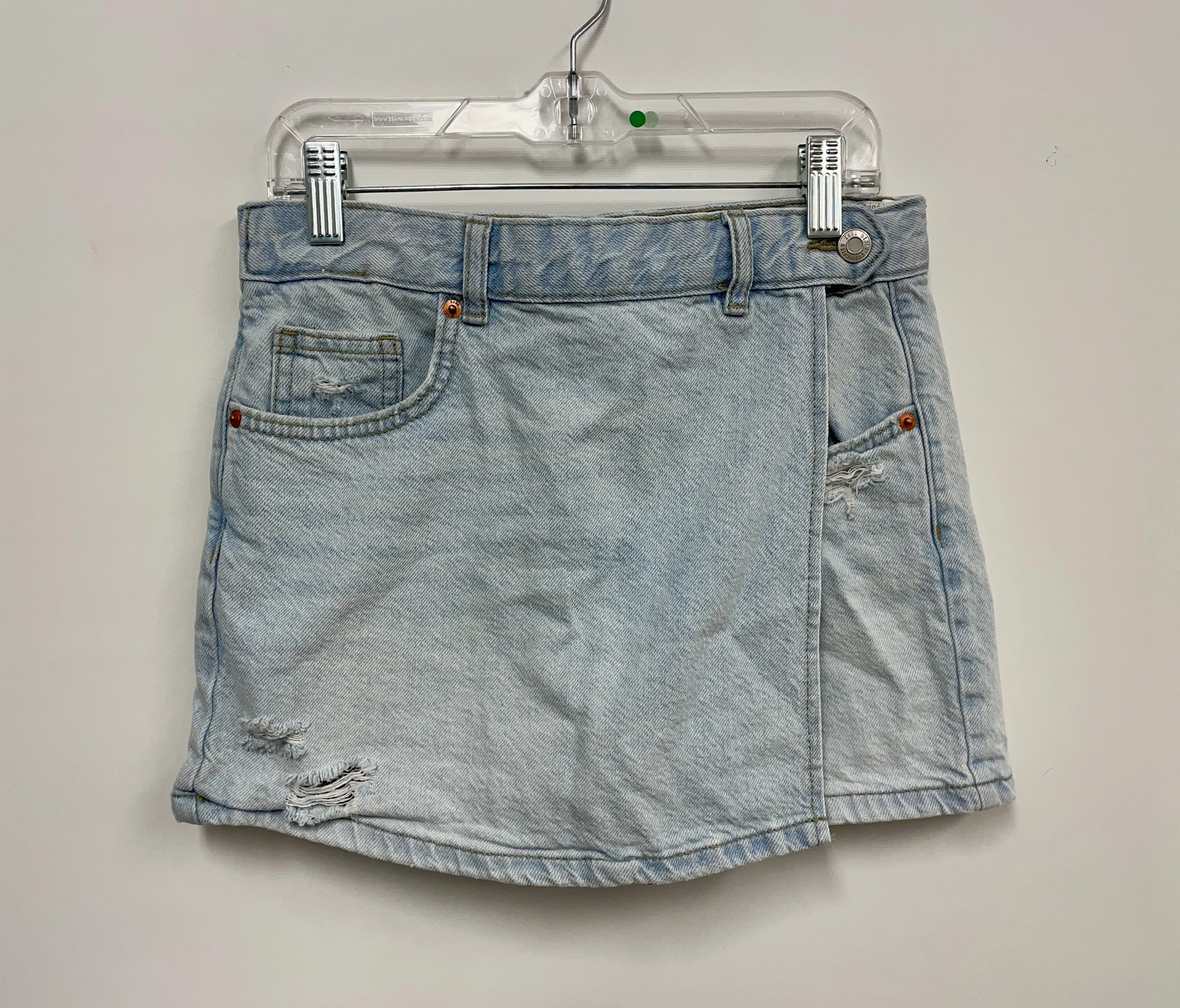 Jupe short en denim bleu pâle, ZARA, taille 13-14 ans (164 cm).