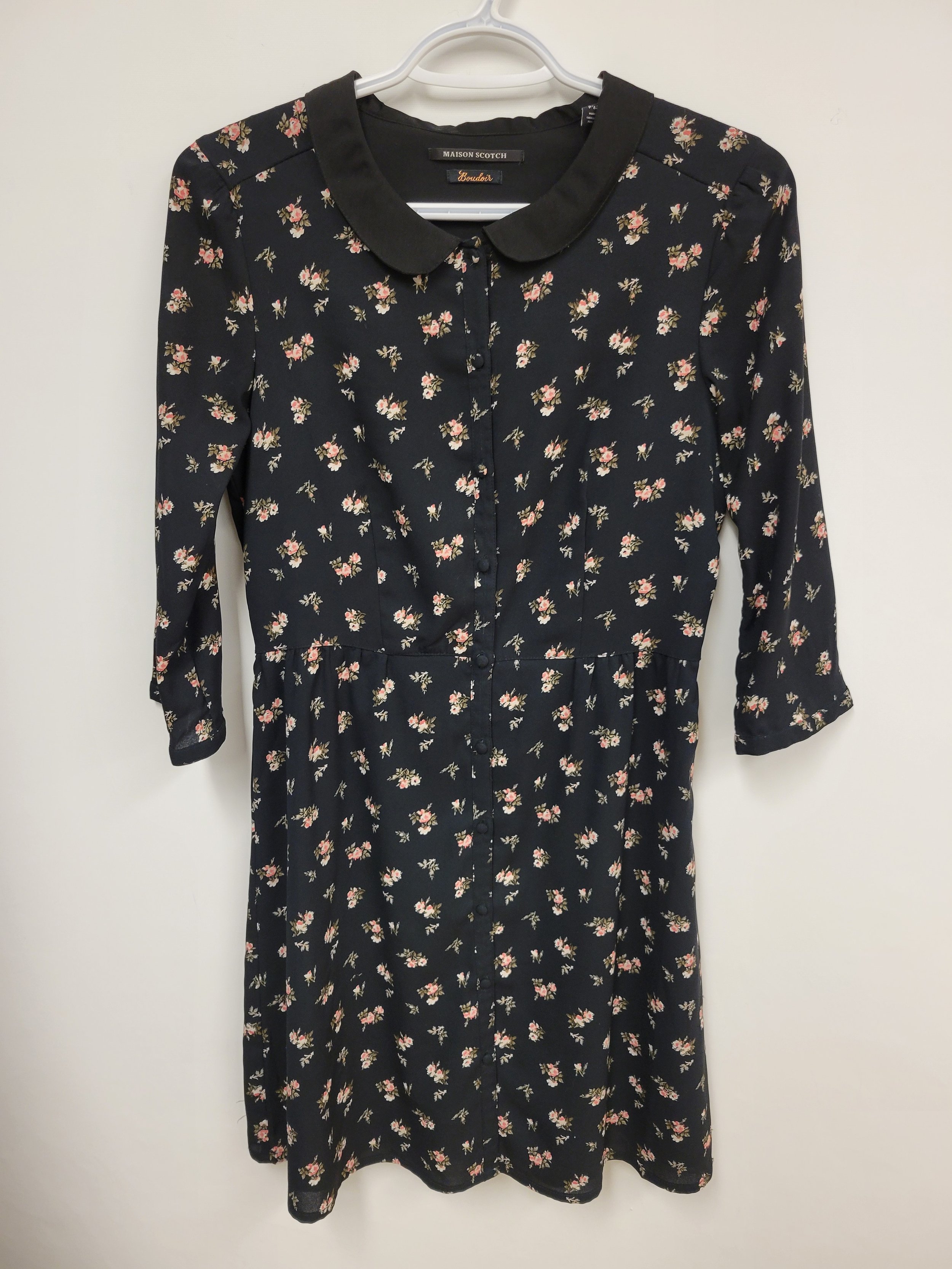 Robe noire fleurie, col écolier, boutonnée sur toute la longueur, manches 3/4, Maison Scotch, Medium