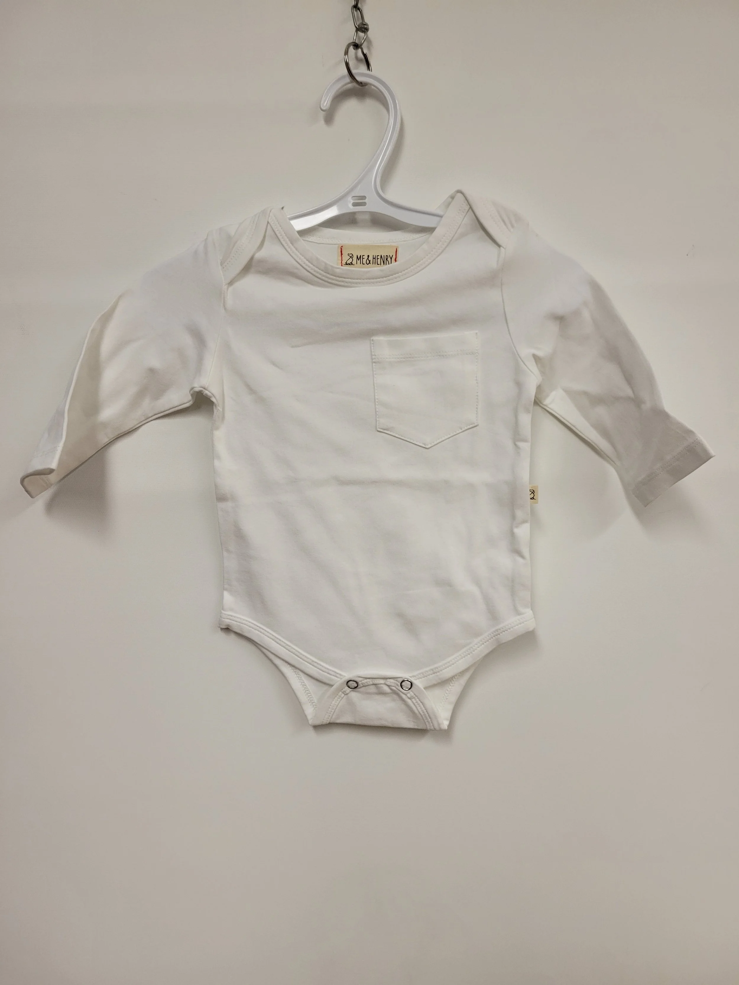 NEUF - Cache-couche blanc, Me & Henry, 3-6 mois (se vend ~40$)