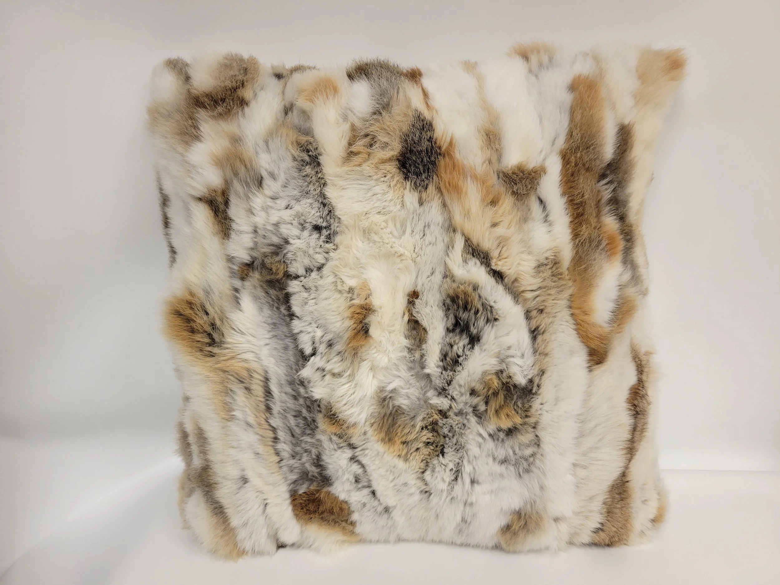 Grand coussin en vraie fourrure au devant