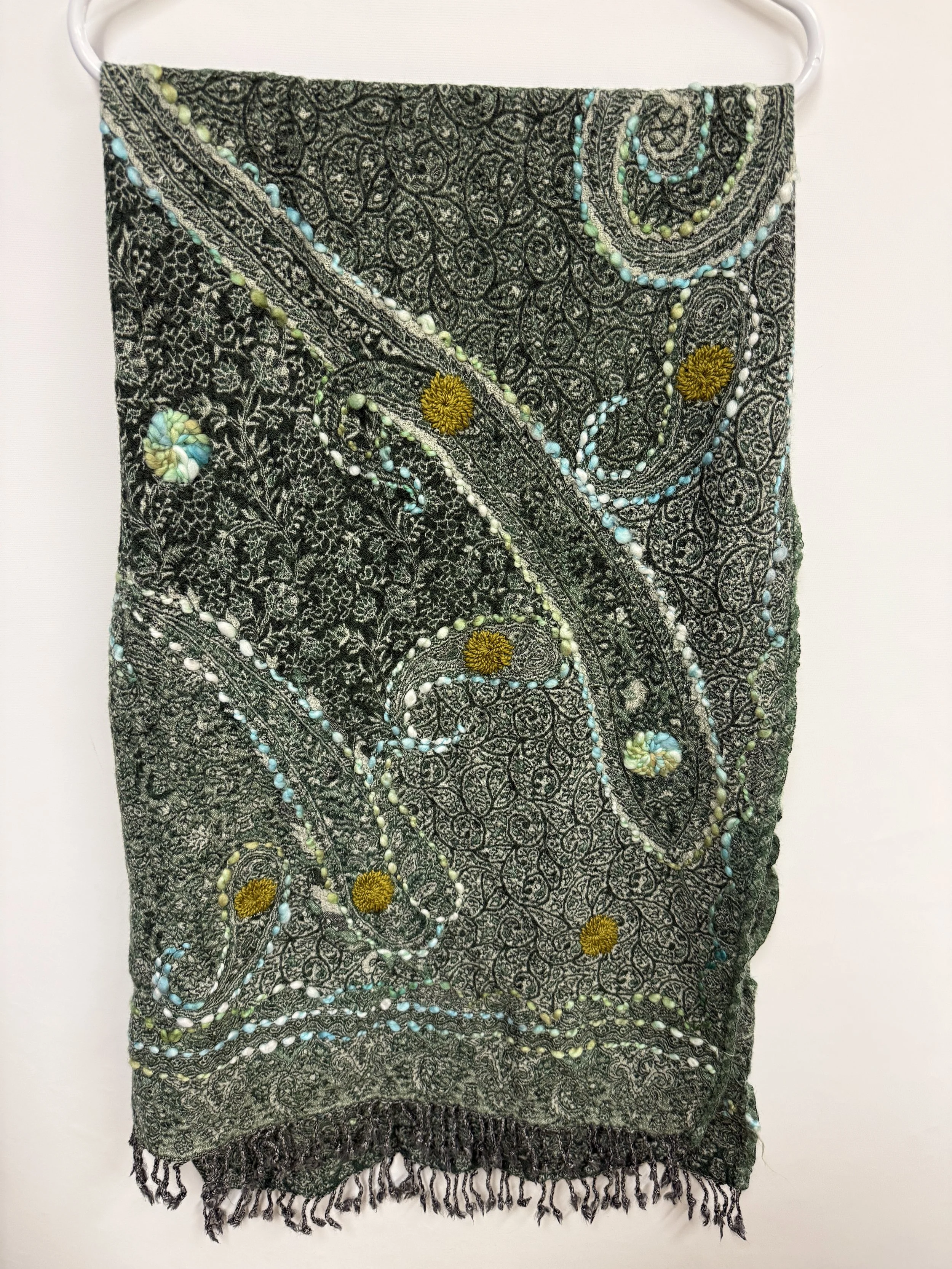 Foulard tissé et brodé en laine, vert, bleu et jaune