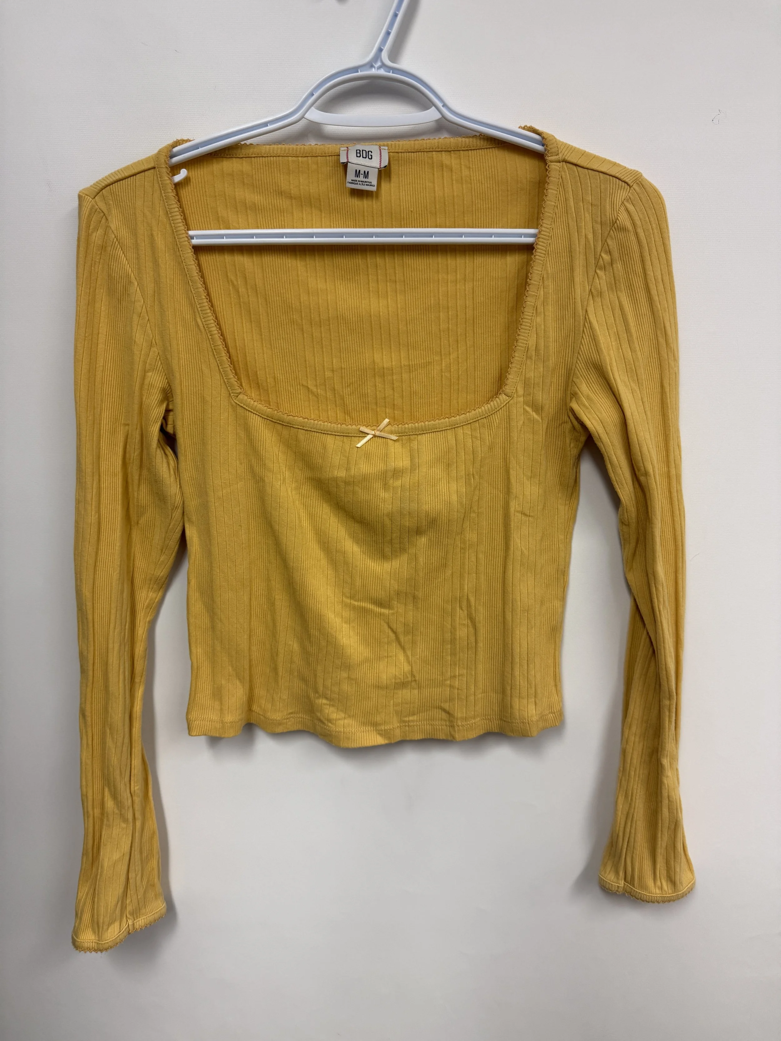 Chandail court jaune moutarde, manches longues, col carré, BDG, Medium