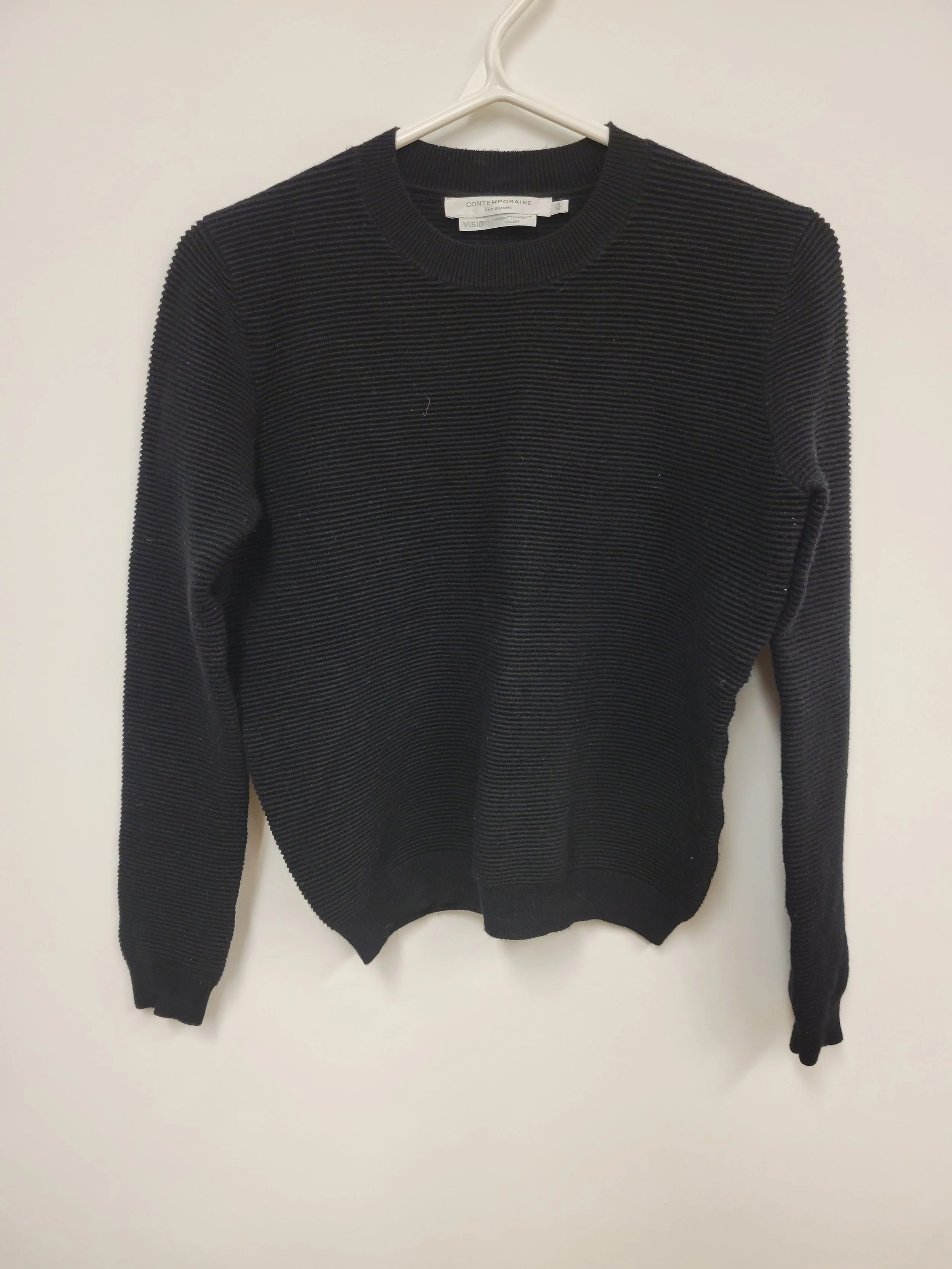 chandail noir texture rayé, contemporaine, M