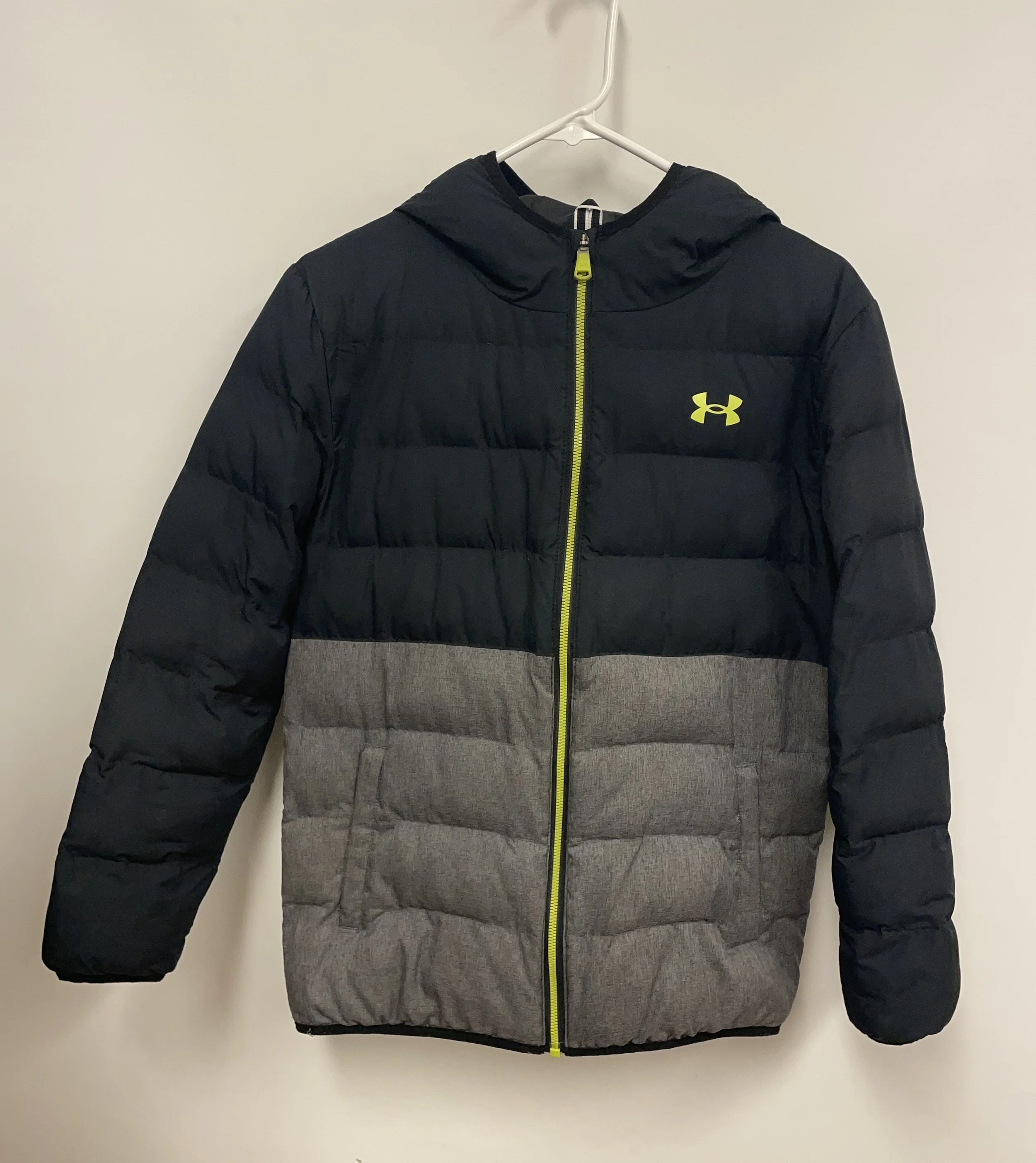 Manteau d'hiver court noir et gris, UNDER ARMOUR, L (10-12 ans).