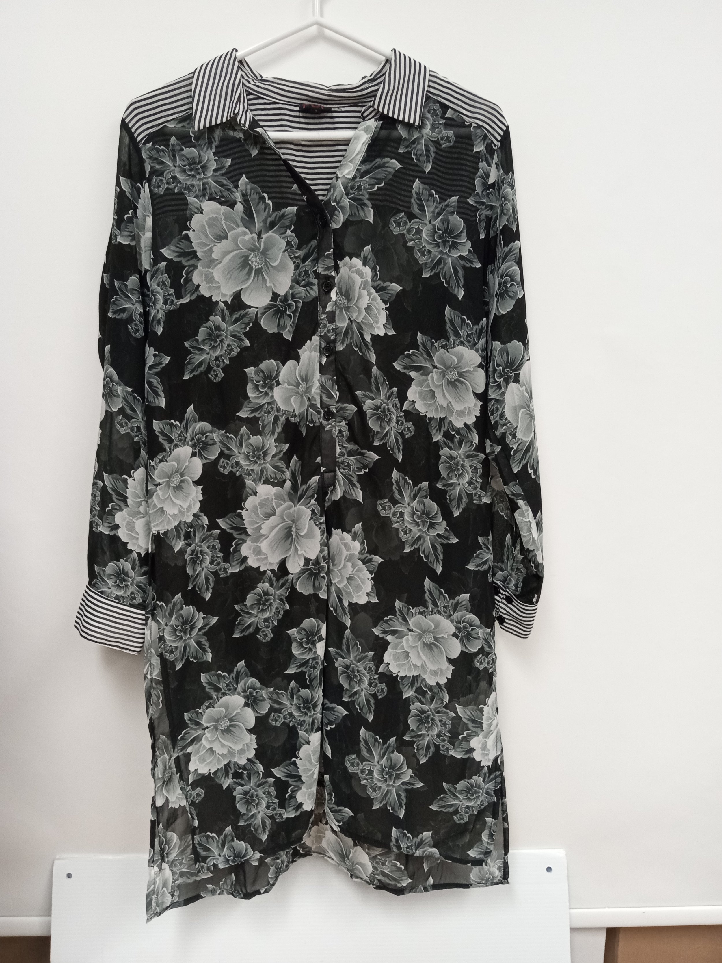 Chemise longue, noire et blanche, tissu voile transparent, Simon Chang Pop, taille L
