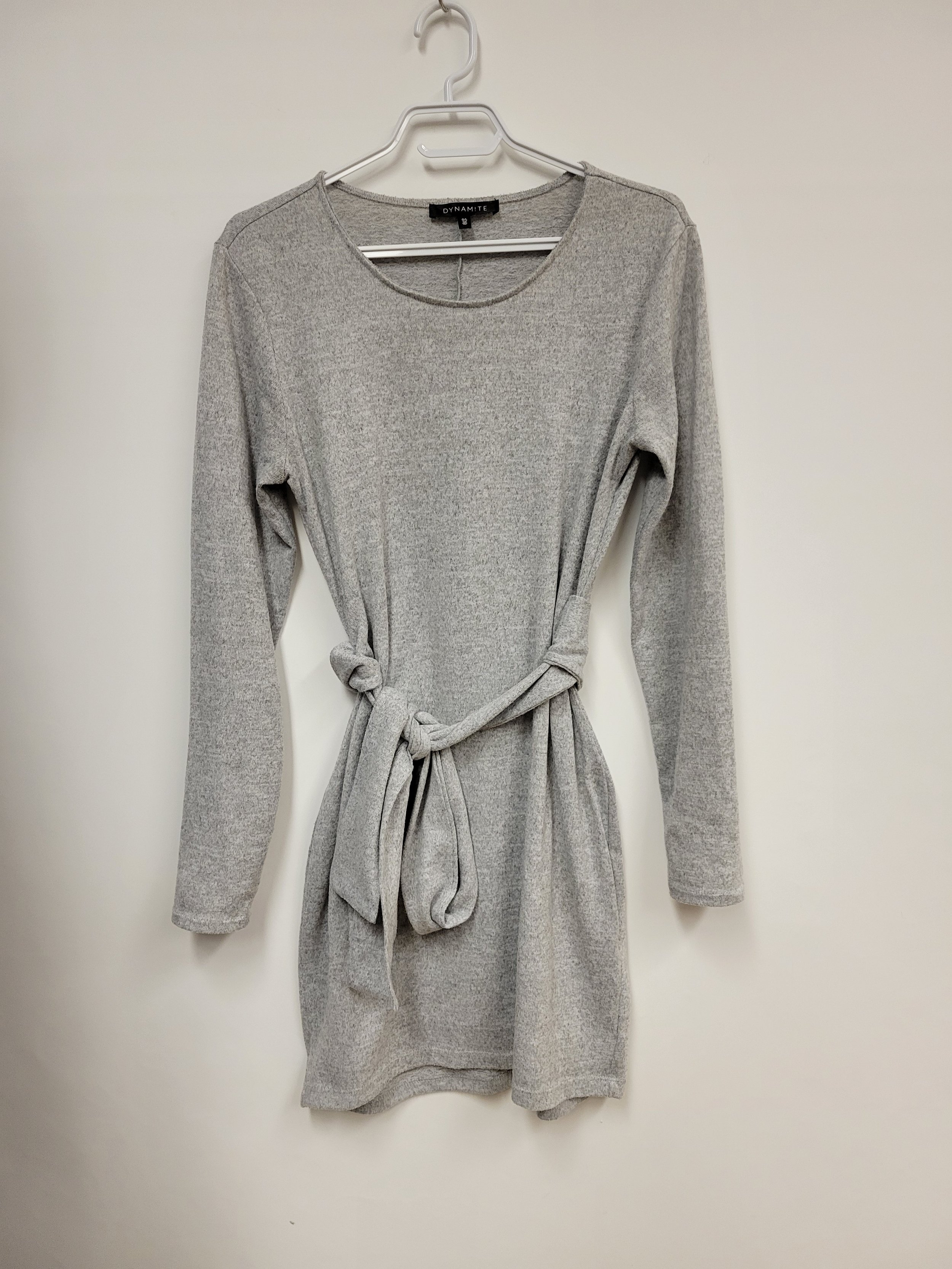 Robe grise avec ceinture de taille, Dynamite, L
