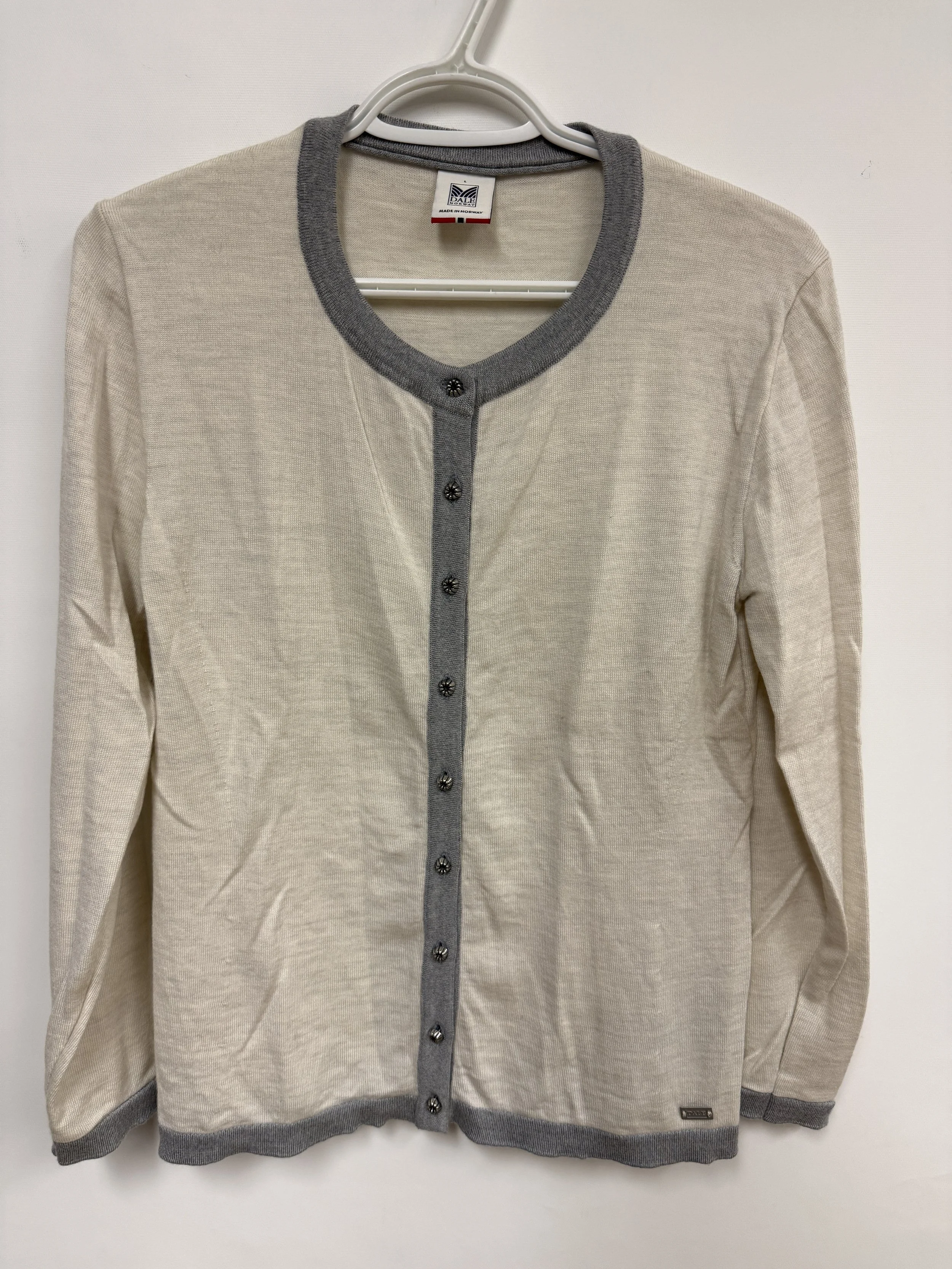 Cardigan crème et gris 100% laine mérinos, boutons argentés en fleur, Dale Norway (fait en Norvège), Large