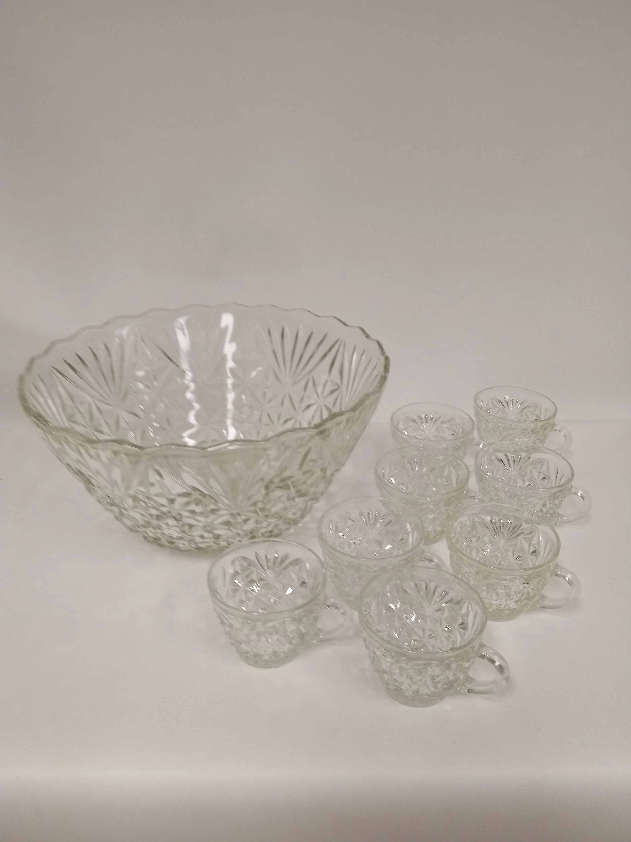 Bol à punch avec 8 tasses, Diamètre du bol de 12 pouces (30 cm) et hauteur de 6 pouces (15 cm)