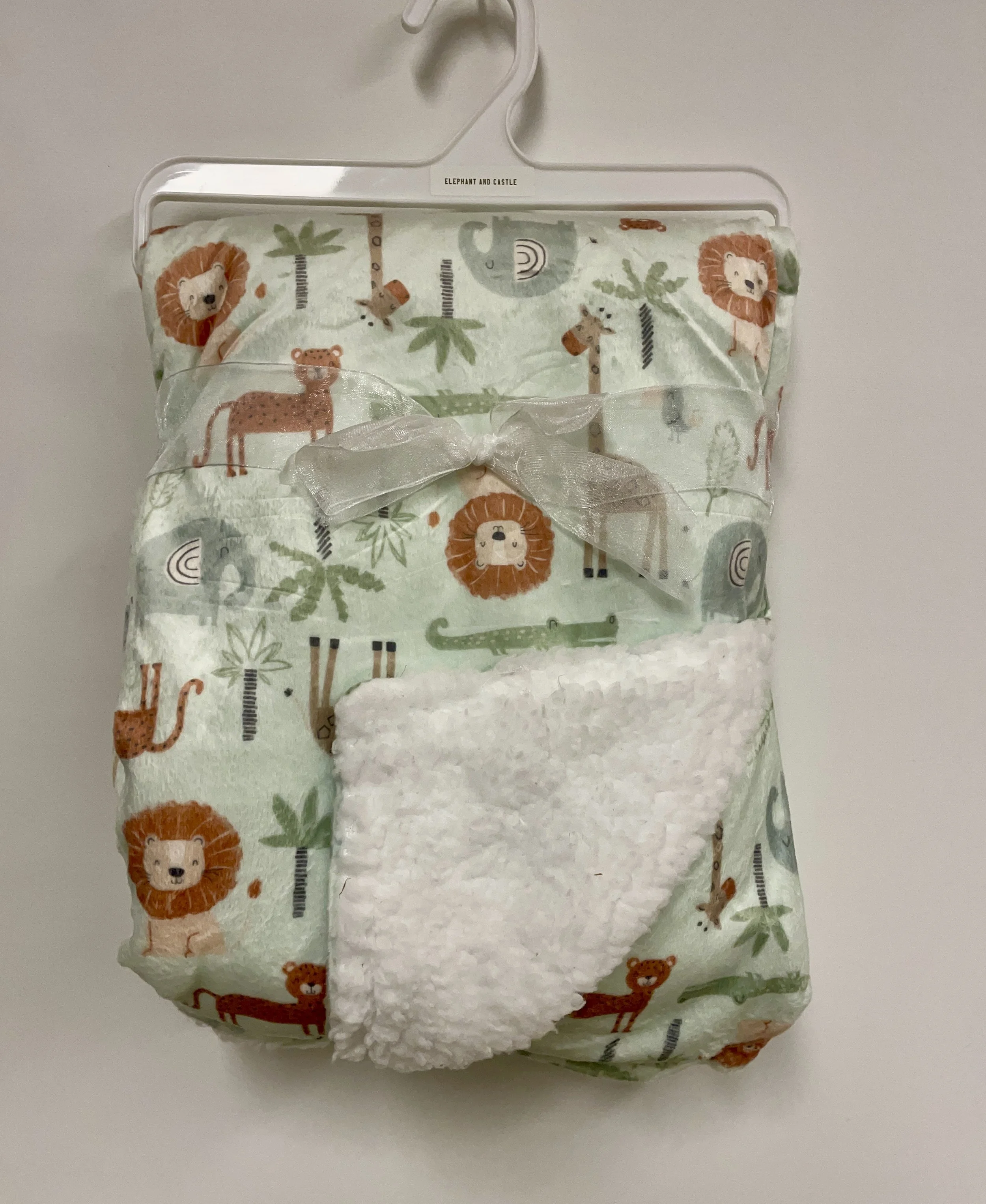 NEUF, couverture pour bébé verte avec annimaux, doublée en simili mouton.