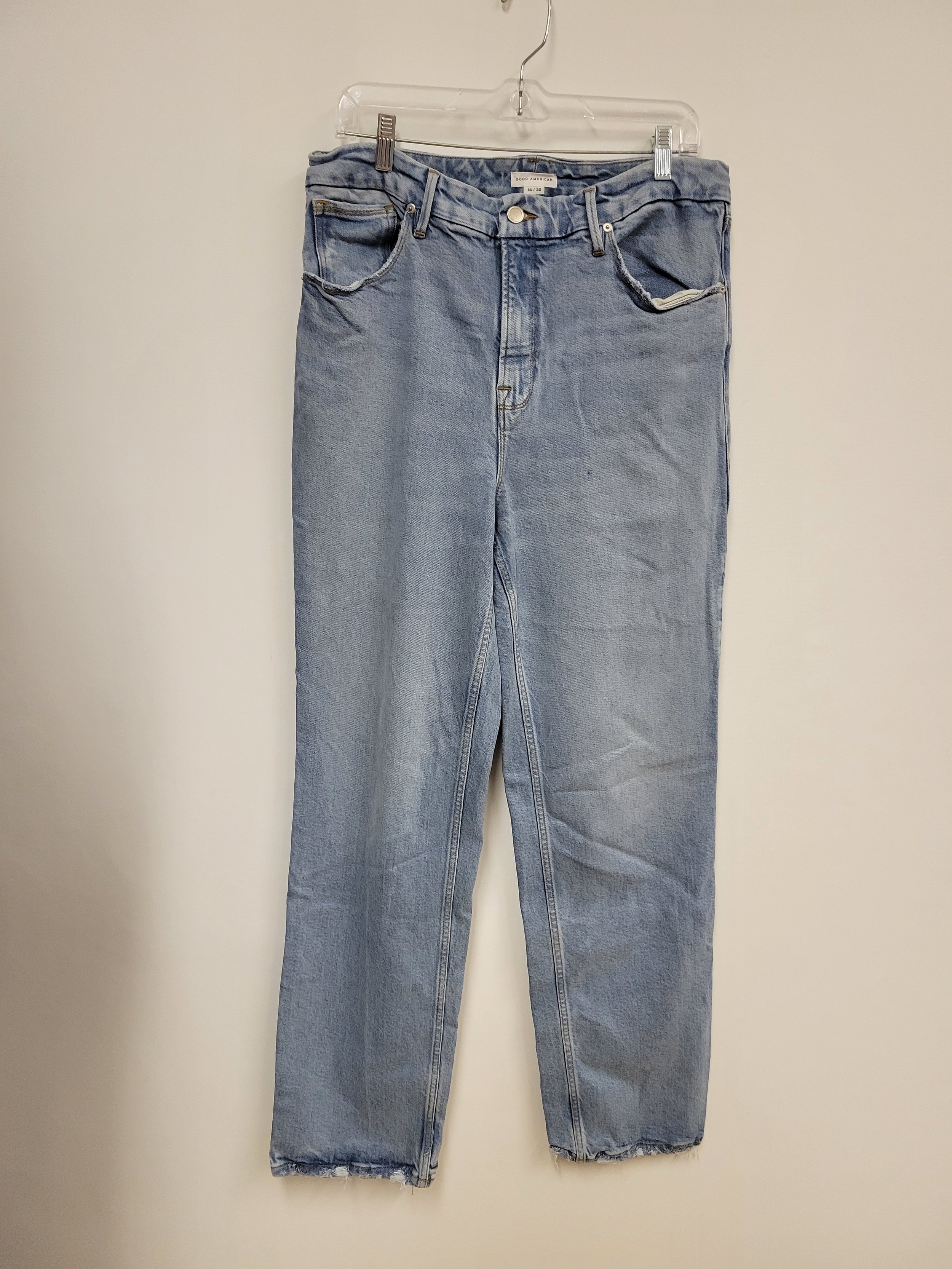 Jean délavé, bas et poches légèrement effilochés, Good American, taille 14/32