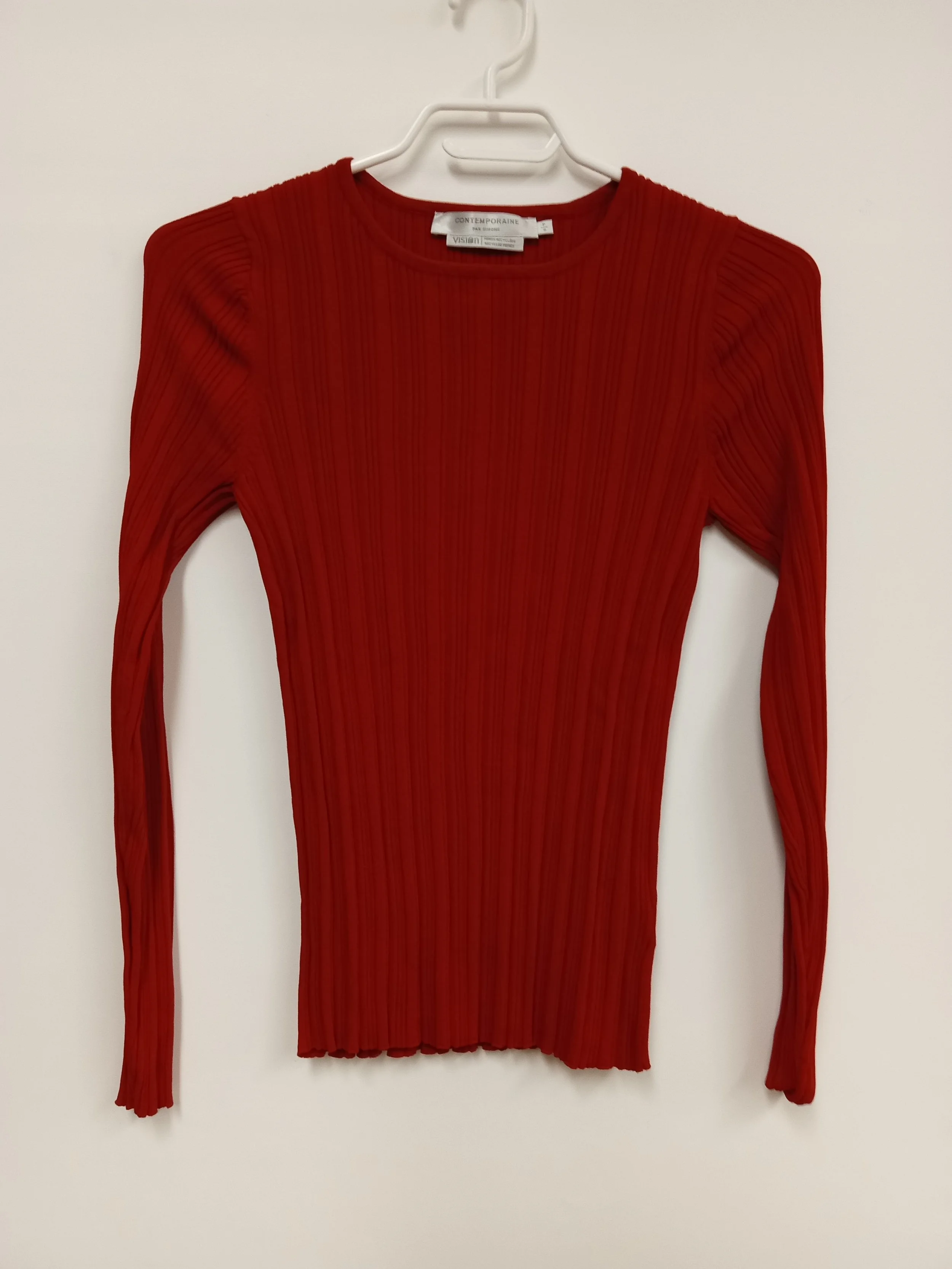 Chandail rouge ajusté, Contemporaine, S