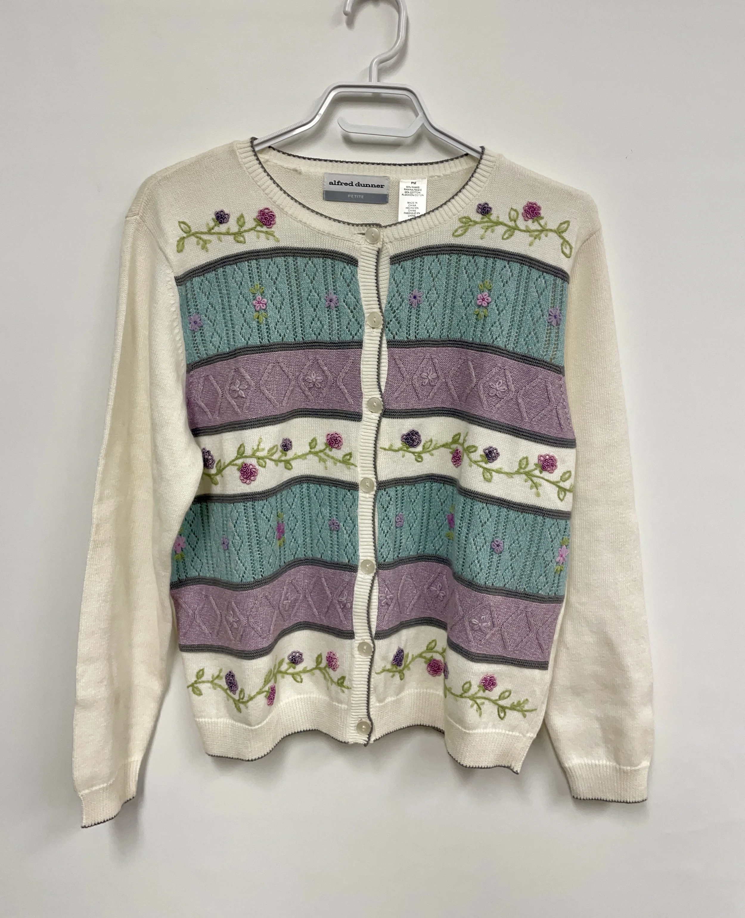 Tricot beige, bleu et lilas, ALFRED DUNNER petite, taille S-M.