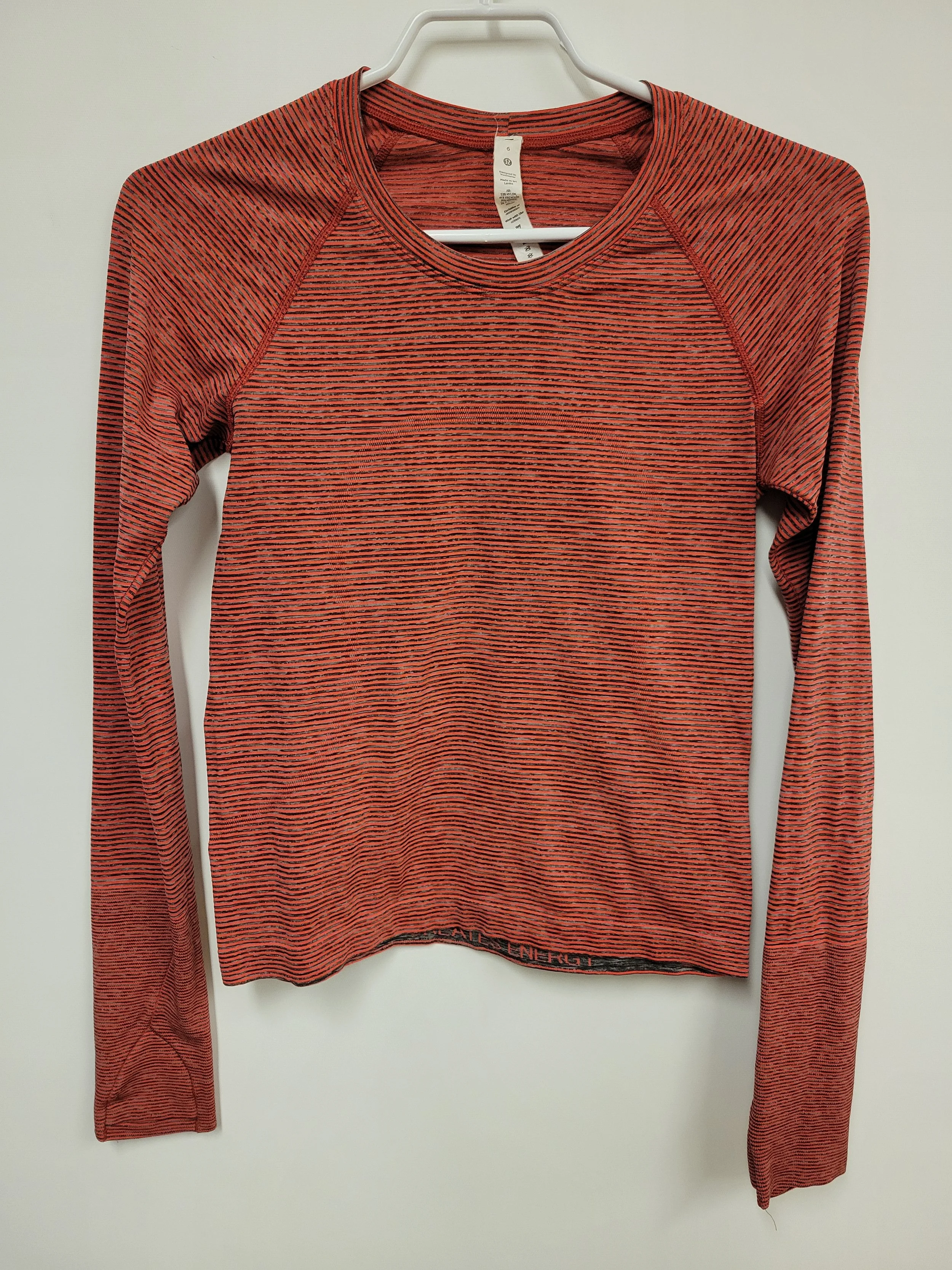 Chandail sport rayé rouge et gris, Lululemon, taille 6