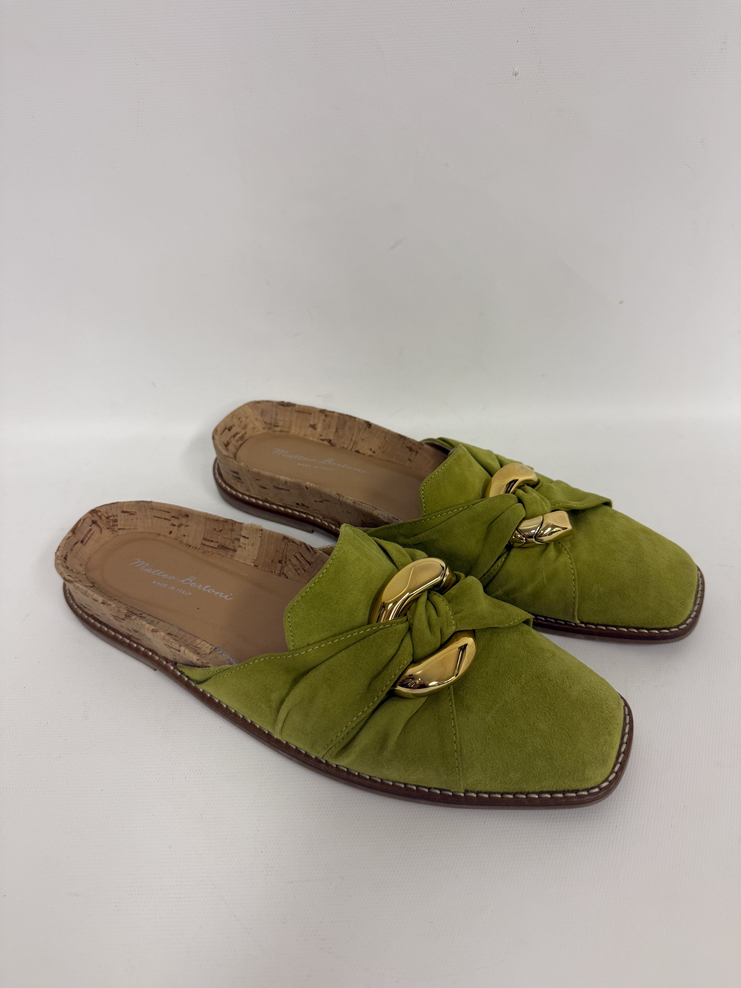 Mules en suède et cuire, vert et or, Matteo Bertoni (fait en Italie), pointure 37