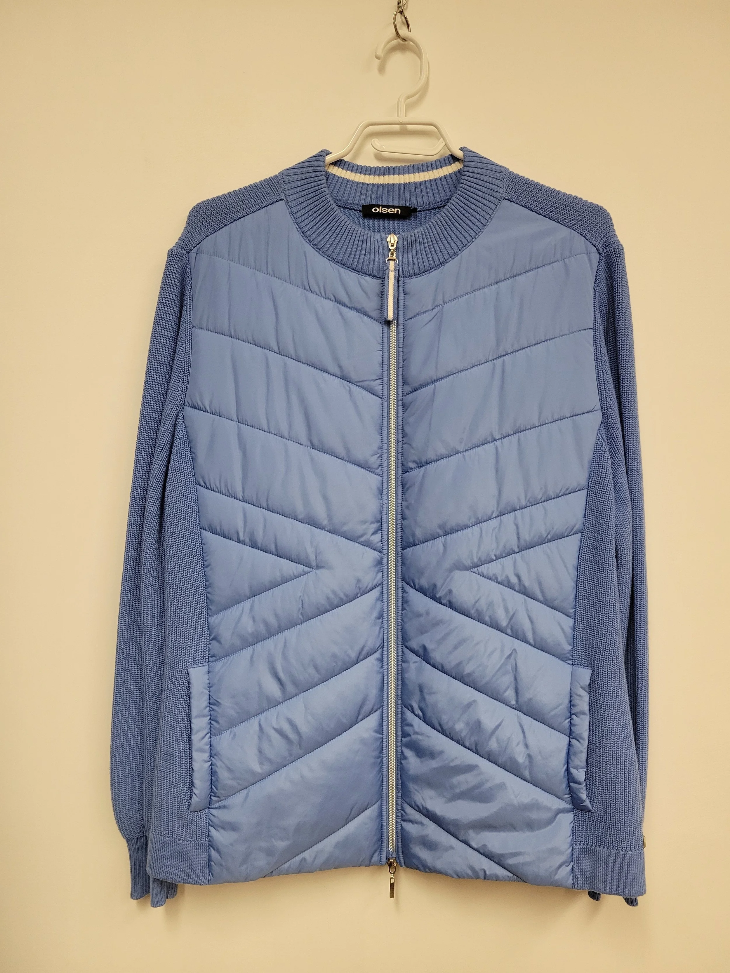 Veste bleu pâle matelassée au devant, Olsen, taille 16 (XL)