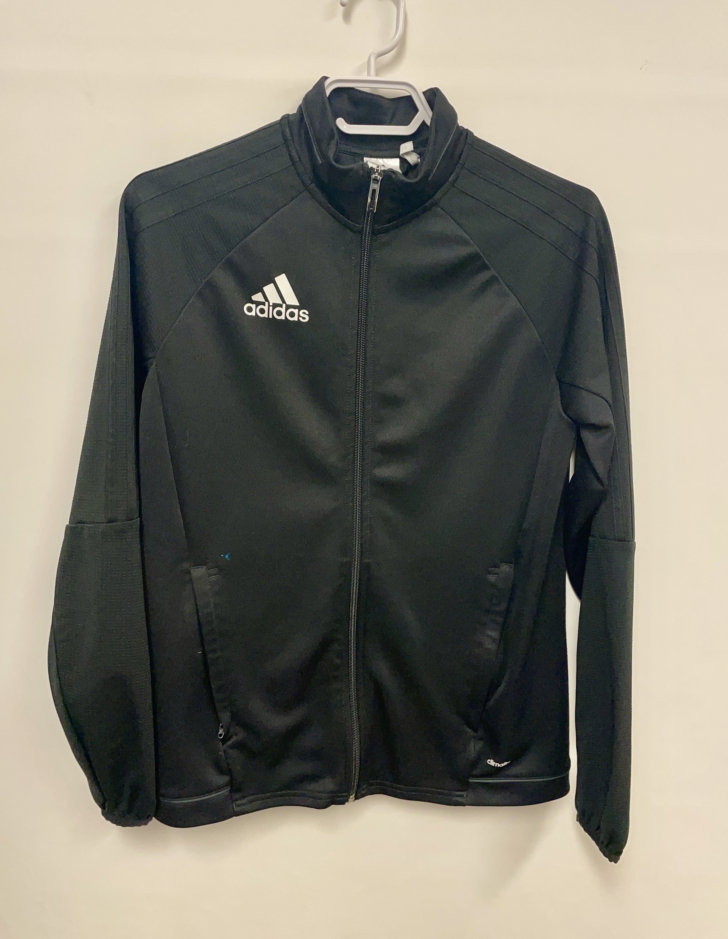 Veste noires mince, ADIDAS, taille 13-14 ans, 2 petites taches bleues.