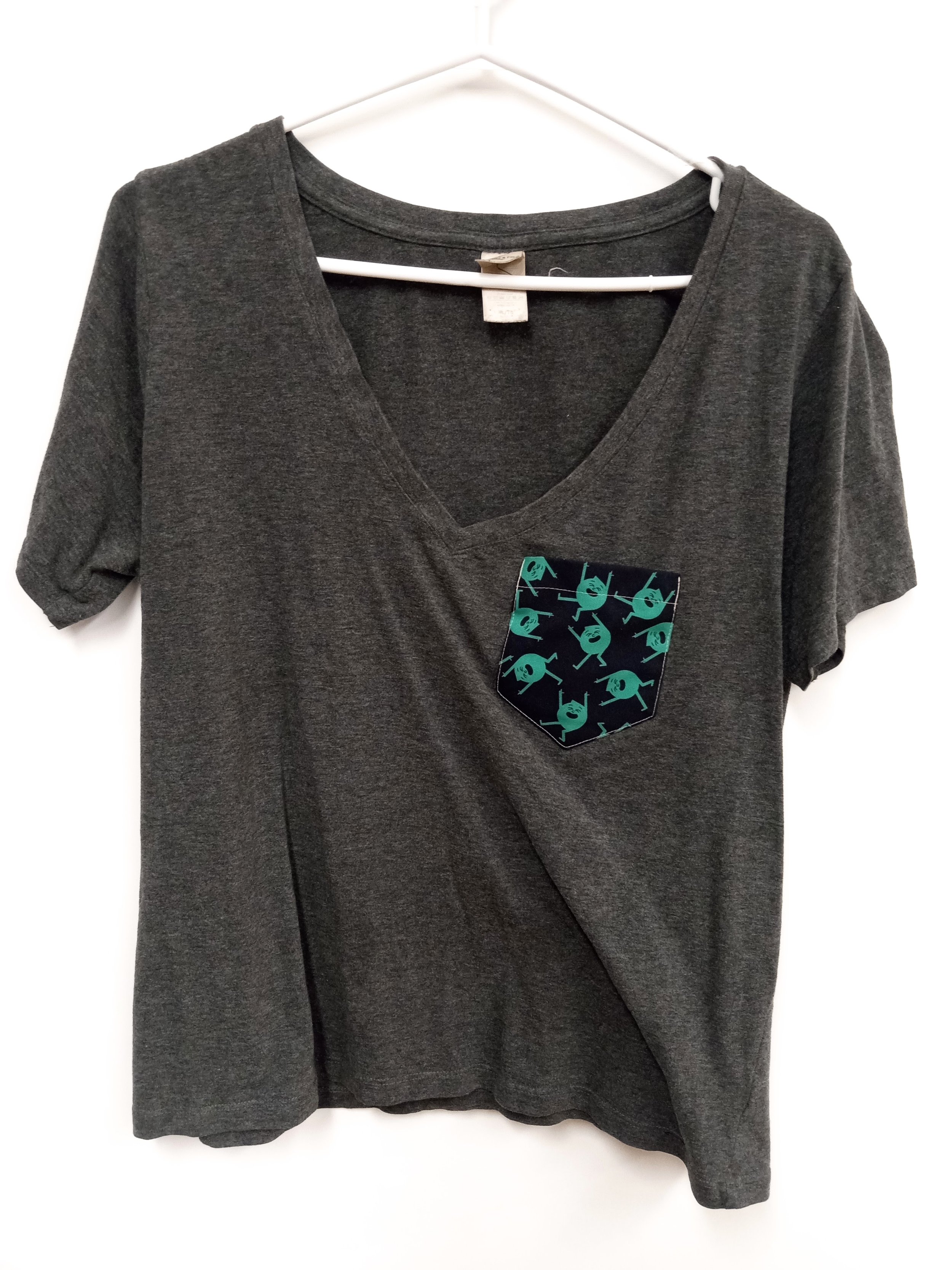 Haut gris foncé avec motifs à poche, 50 %, Poches&Fils, Taille XL