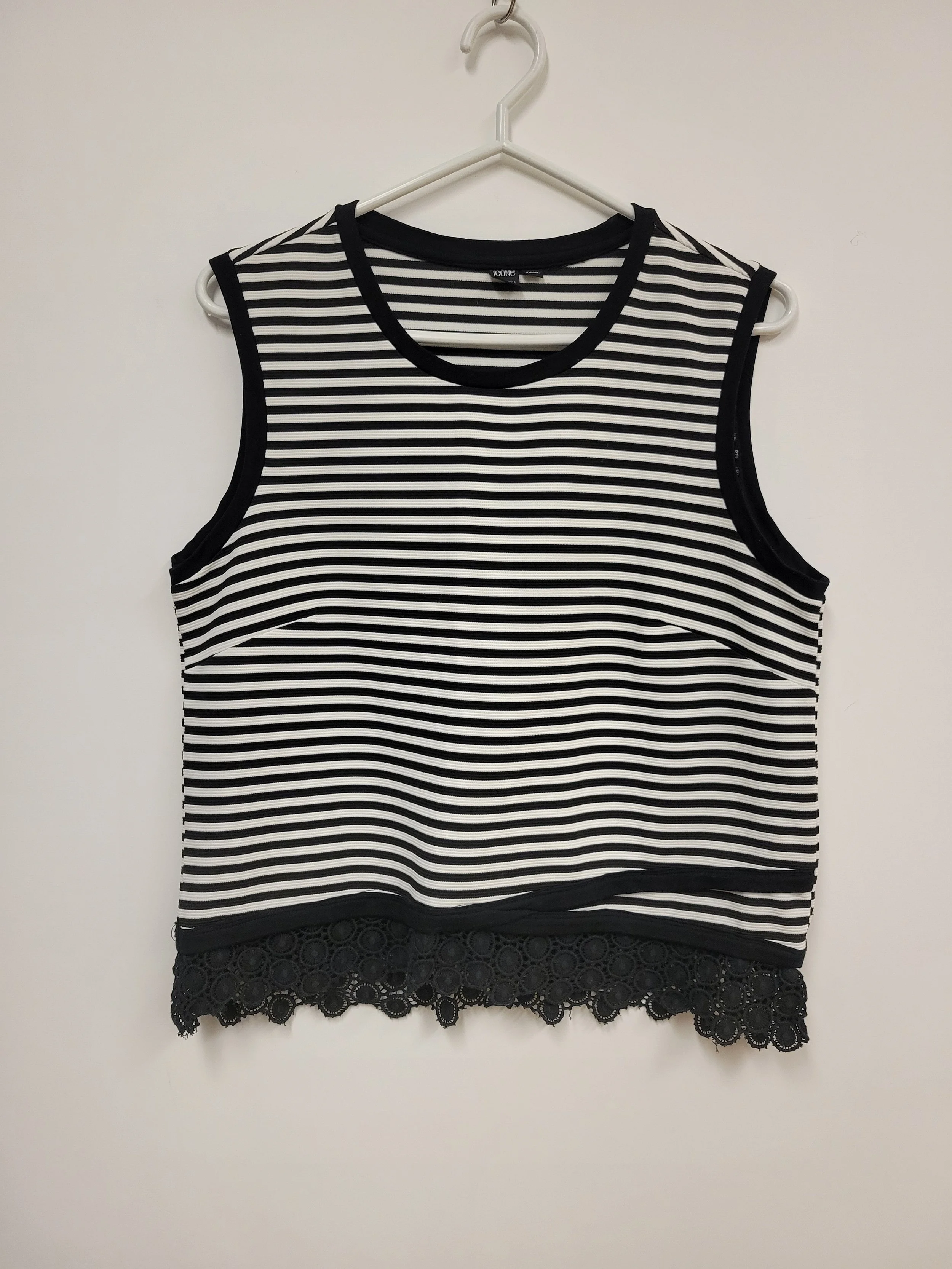 Haut sans manche ligné noir et blanc, ICONE, XL