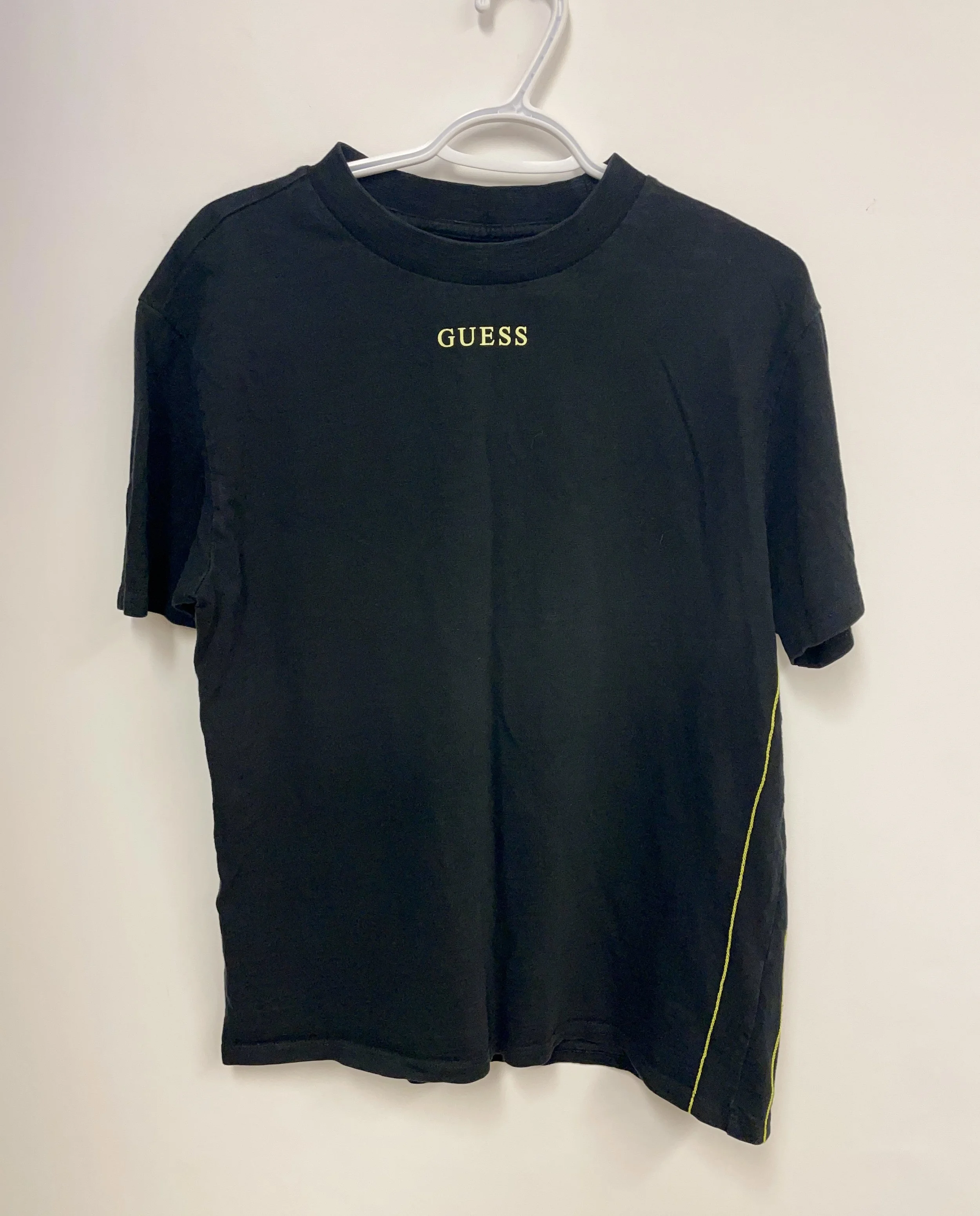 T-shirt noir, GUESS, 100% cotton, taille XS.