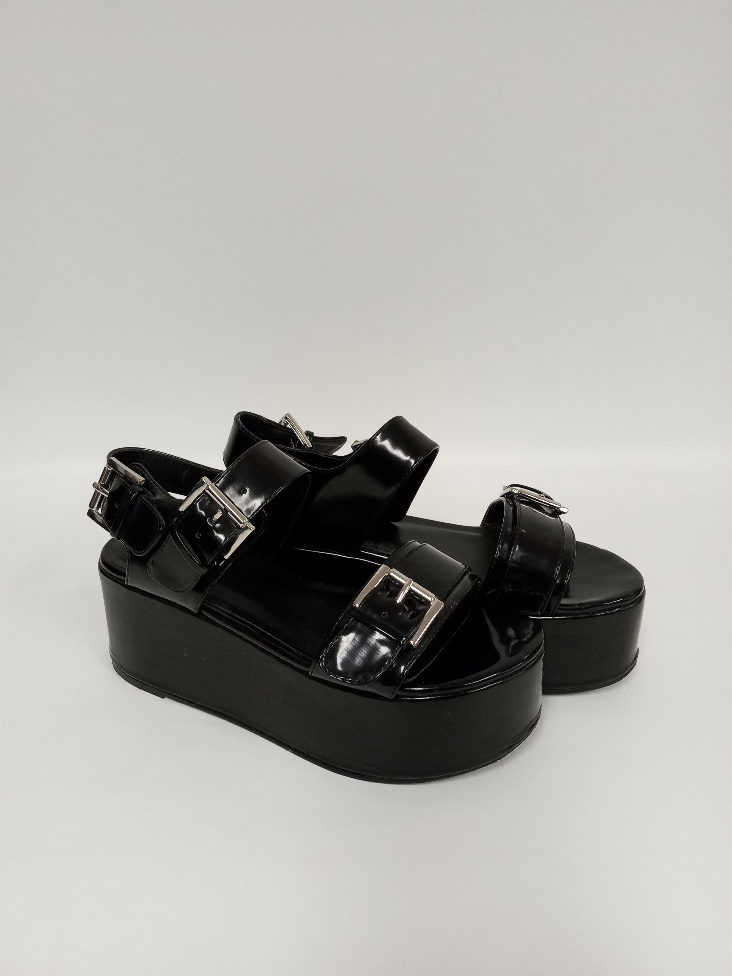 Sandales noires à plateforme, similicuir vernis, Urban Outfitters, US 7M, EU 38