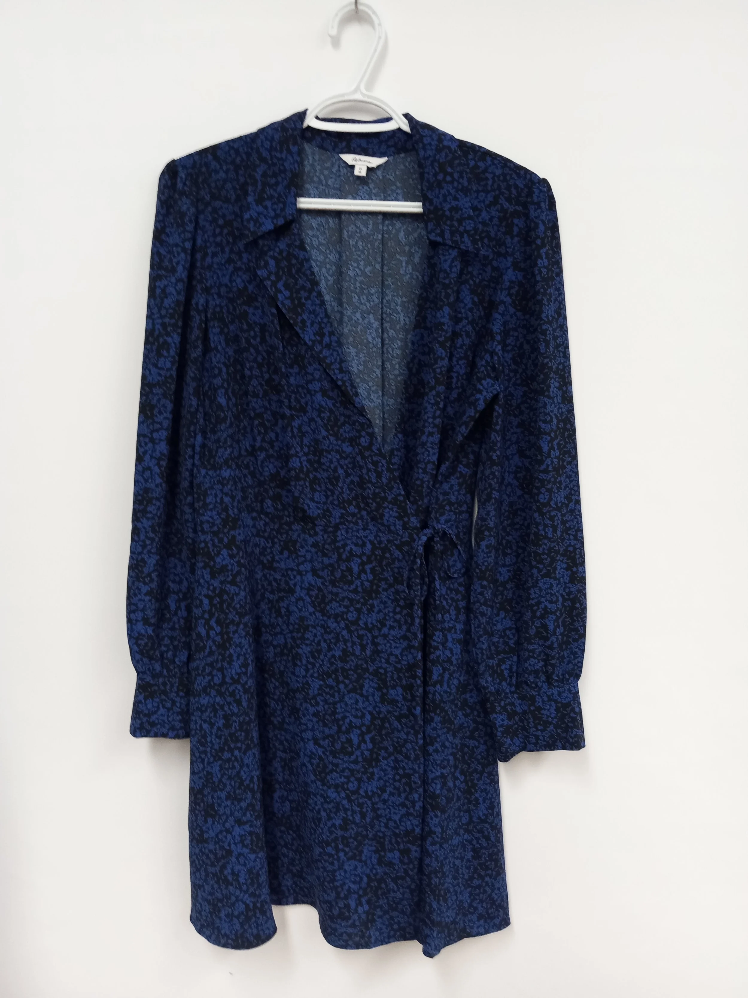 Robe portefeuille à manches longues, fleurs bleues-noires, Reitmans, M