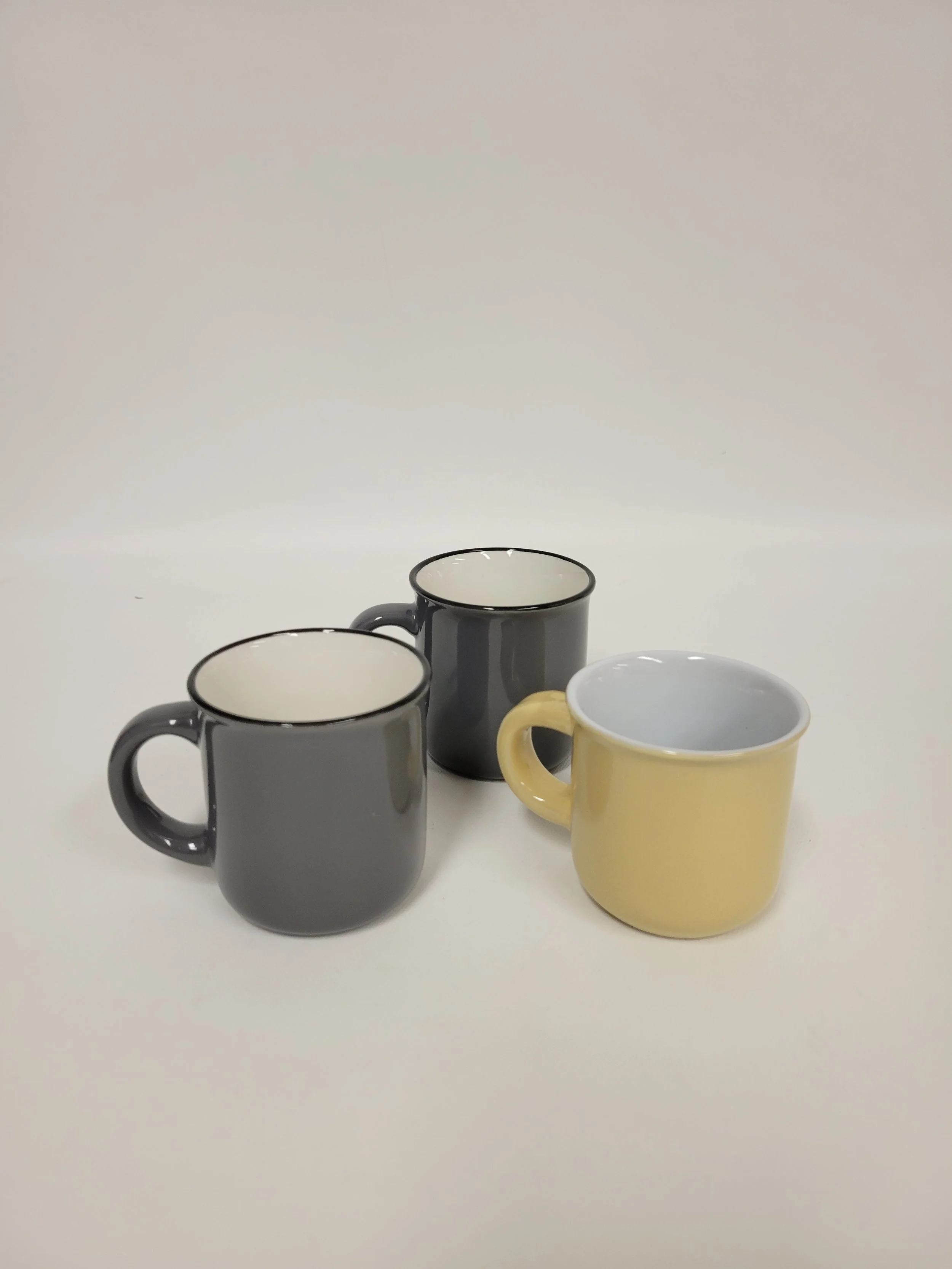 3 tasses espresso, gris et jaune pastel