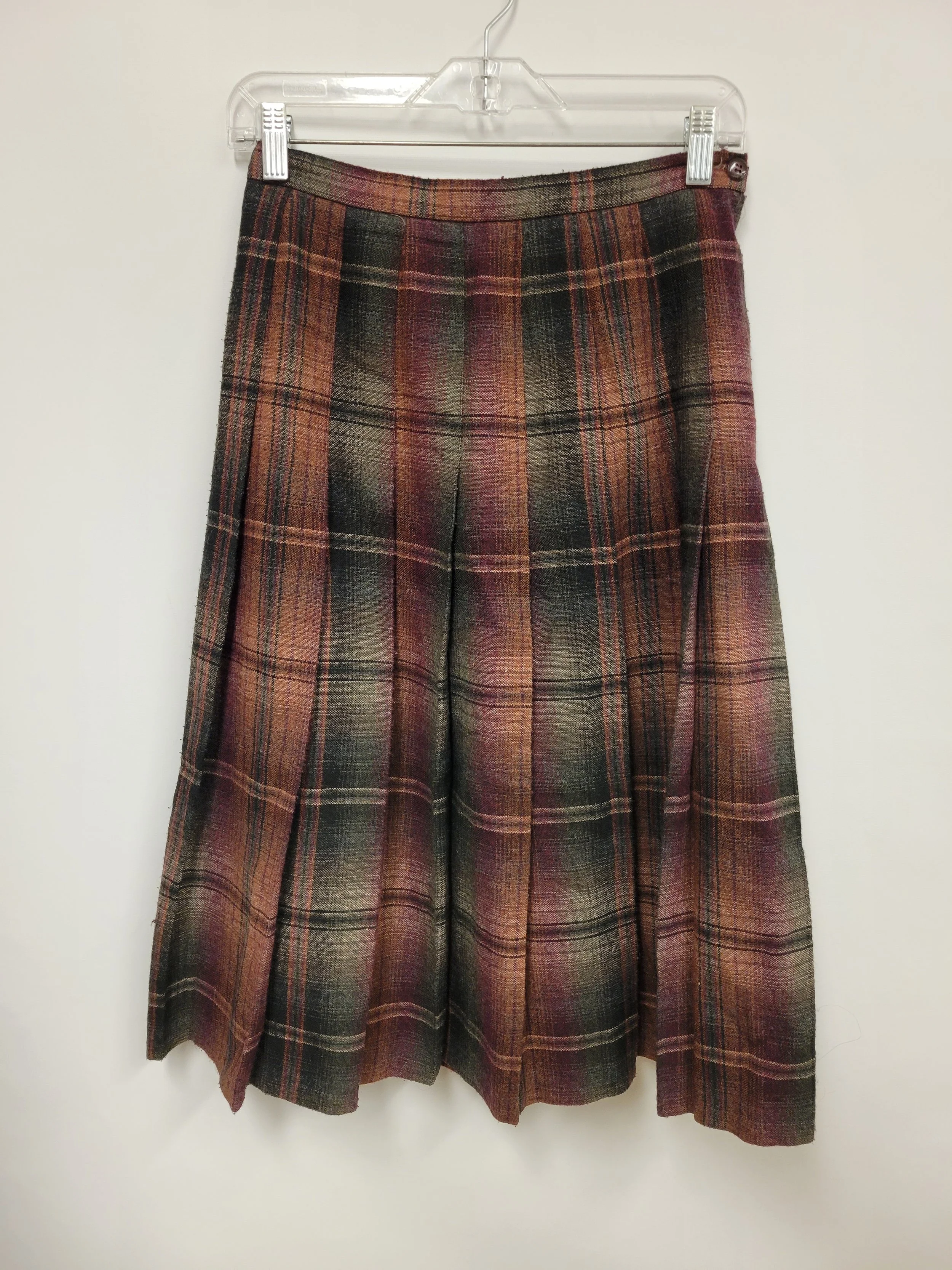 Jupe longue plissée 35% laine, carreaux bourgogne, Dan Valy Montréal, taille 9 (tour de taille 26 po)
