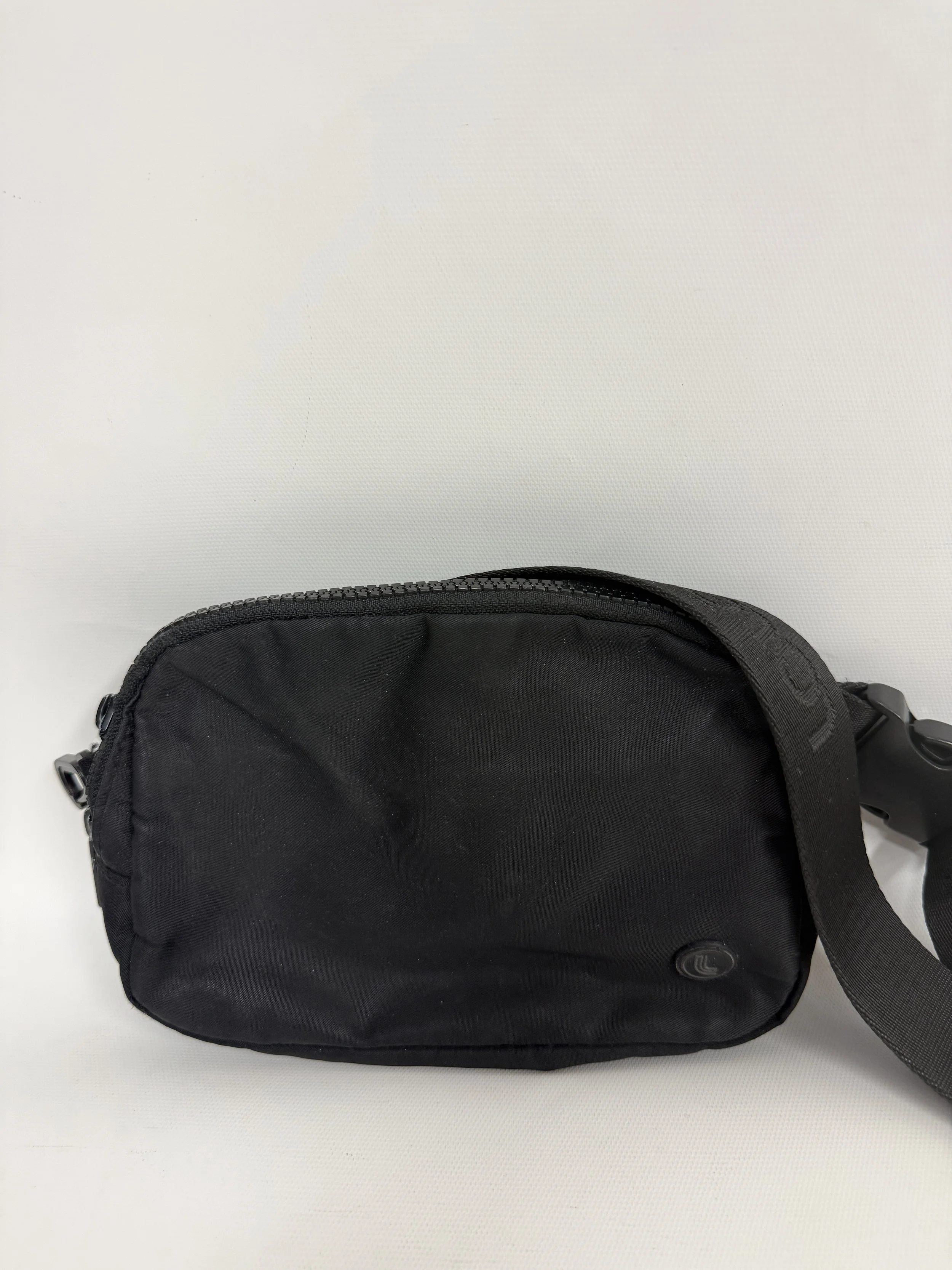 Sac en bandoulière noir, Lole, 22 x 14 cm