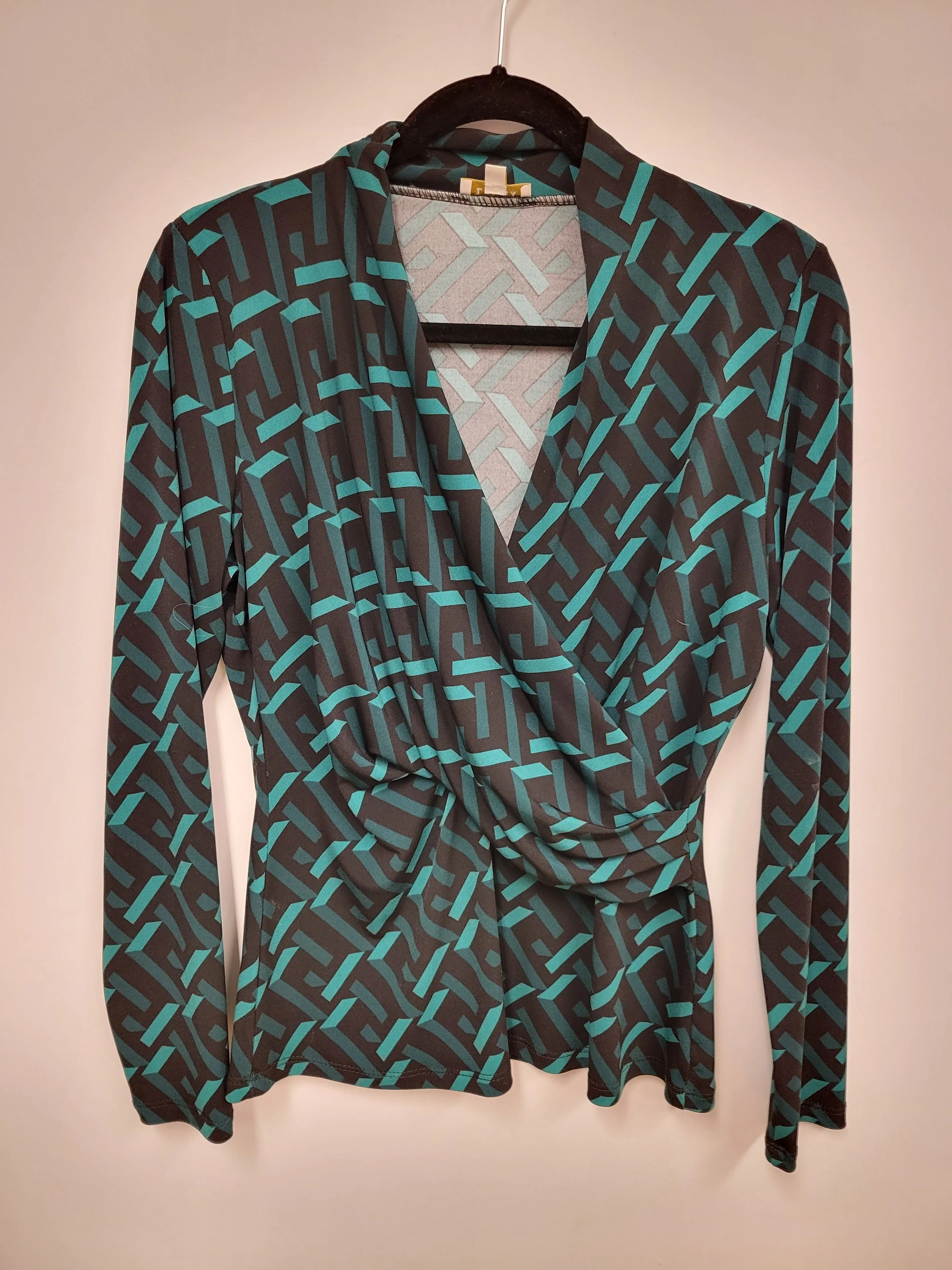 Chemisier noir et vert, cache-cœur, Laura, M