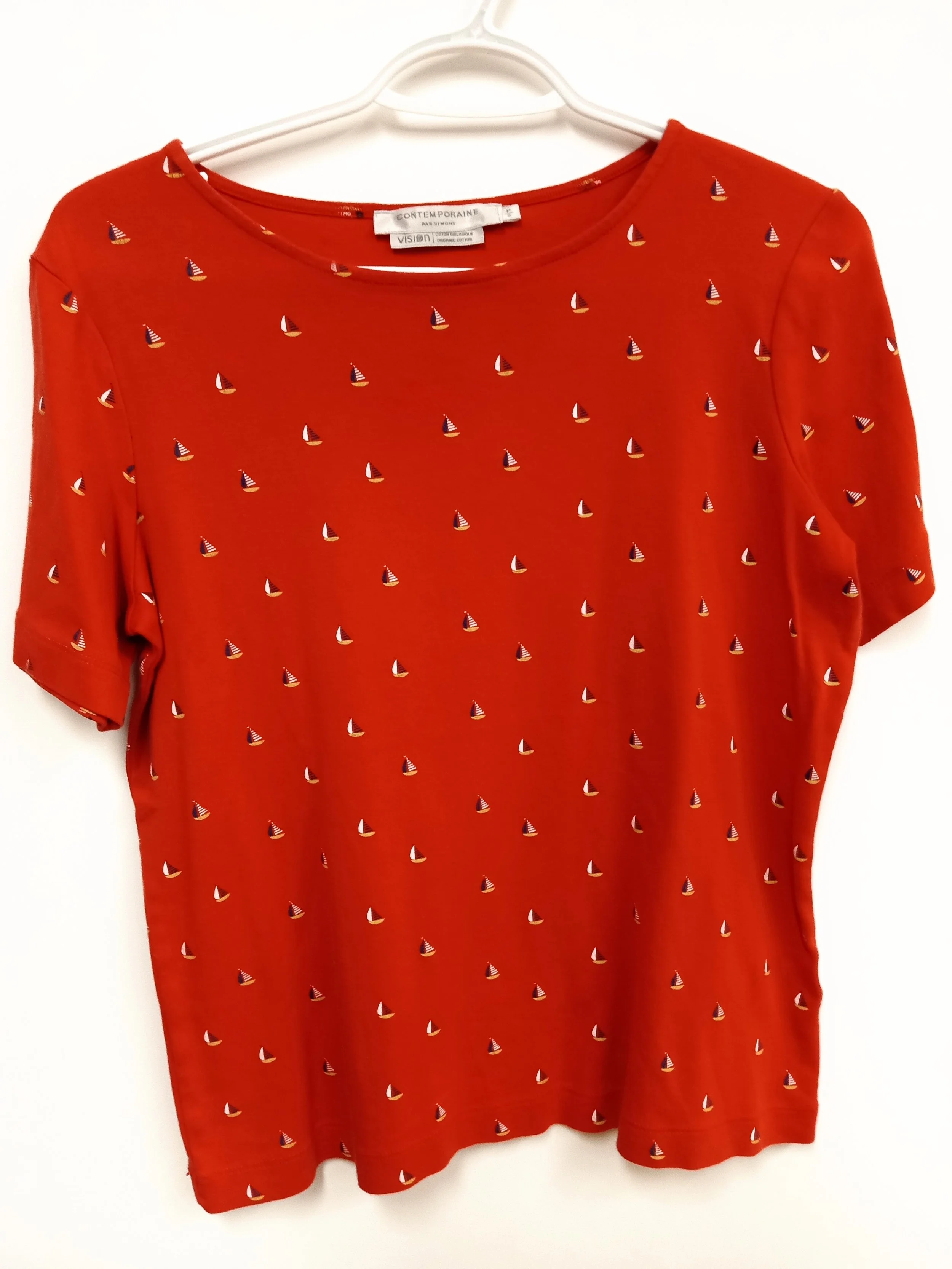 Haut rouge avec bateaux en 100% coton biologique, Contemporaine, L