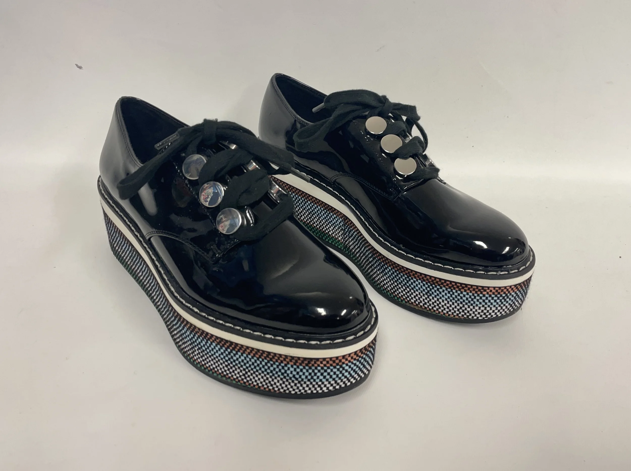 Chaussures noires, semelles de 2 po hauteur, ZARA, 36 (5,5-6).