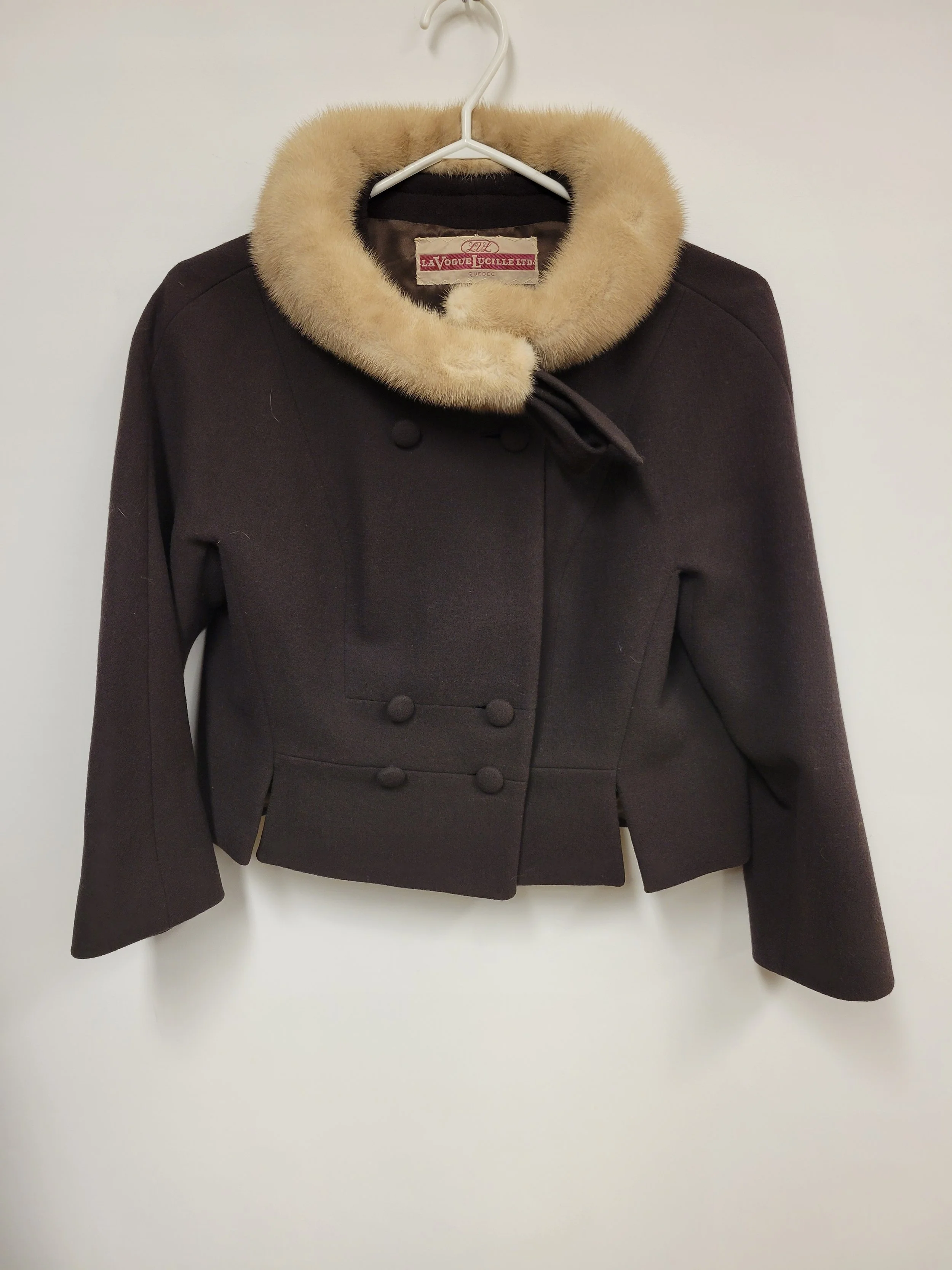 Veste en laine feutrée brun foncé, col de vraie fourrure, La Vogue Lucille LTD, environ S/M