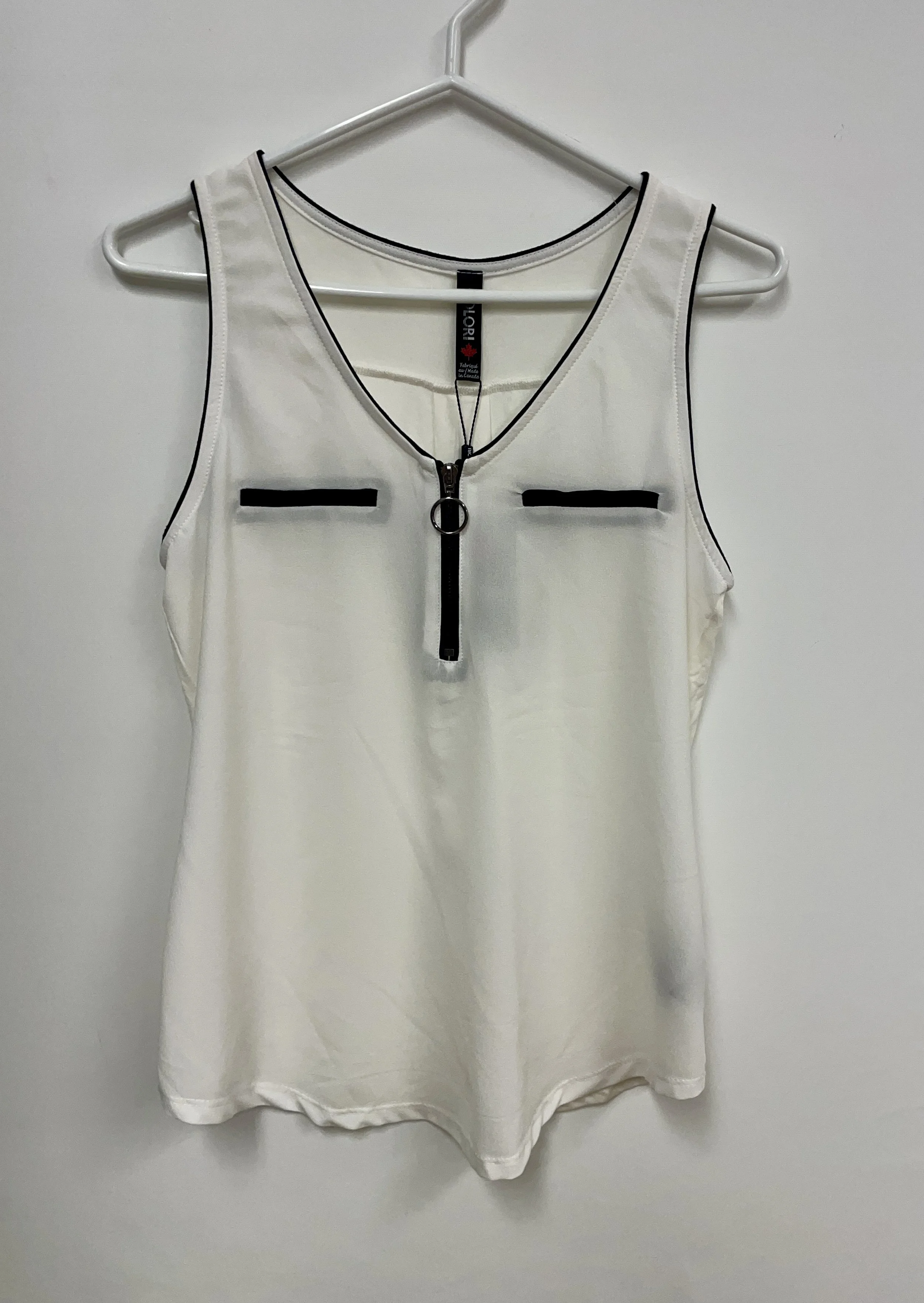 NEUF, camisole blanche et noire, COLORI, en rayonne, valeur 60$, M.