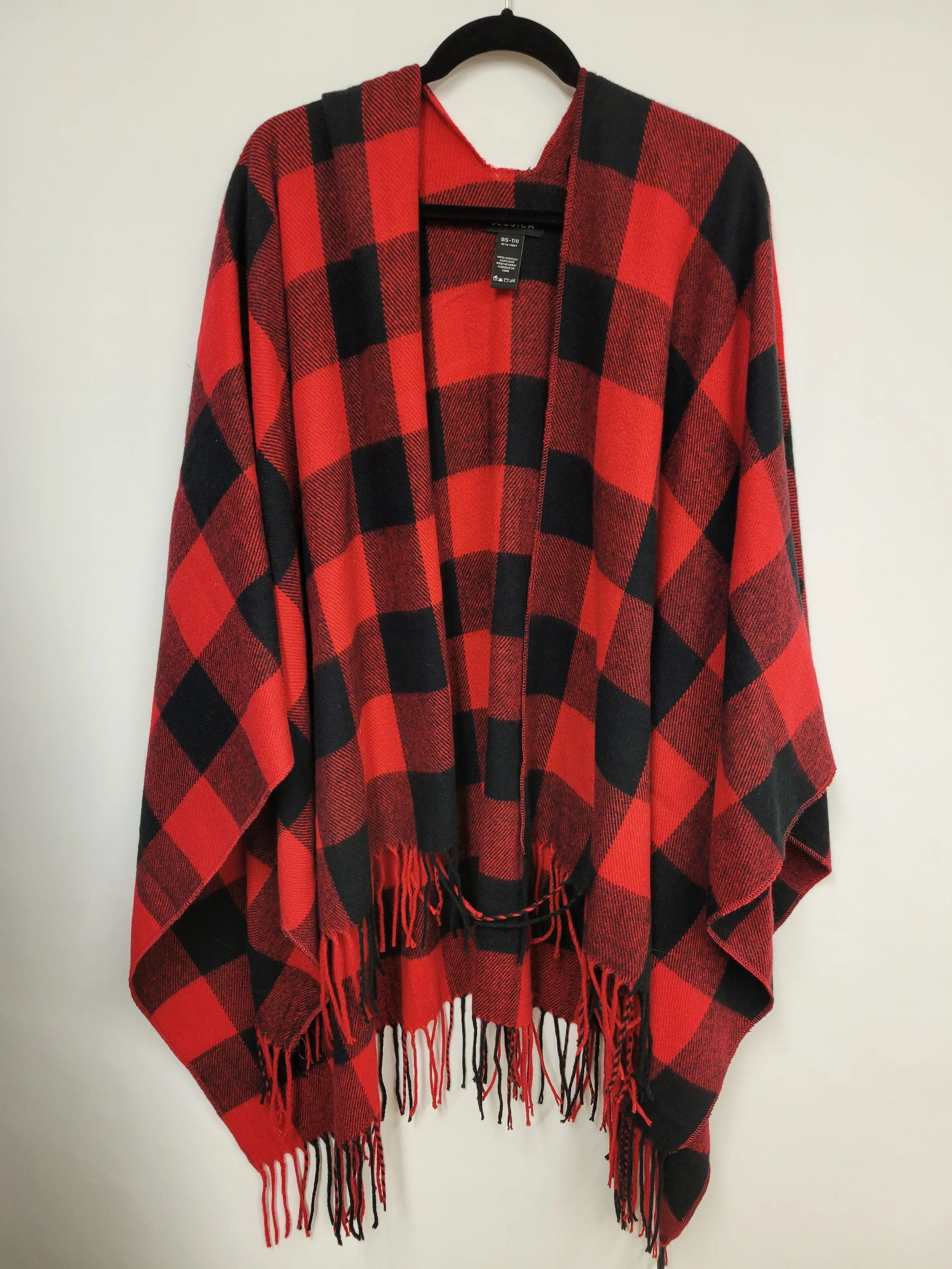 Châle à carreaux noir et rouge, Jessica