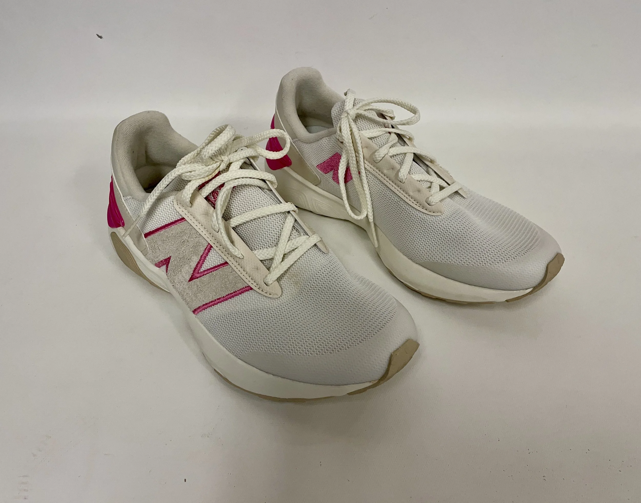 Espadrilles blanches et roses, NEW BALANCE, pointure 7.