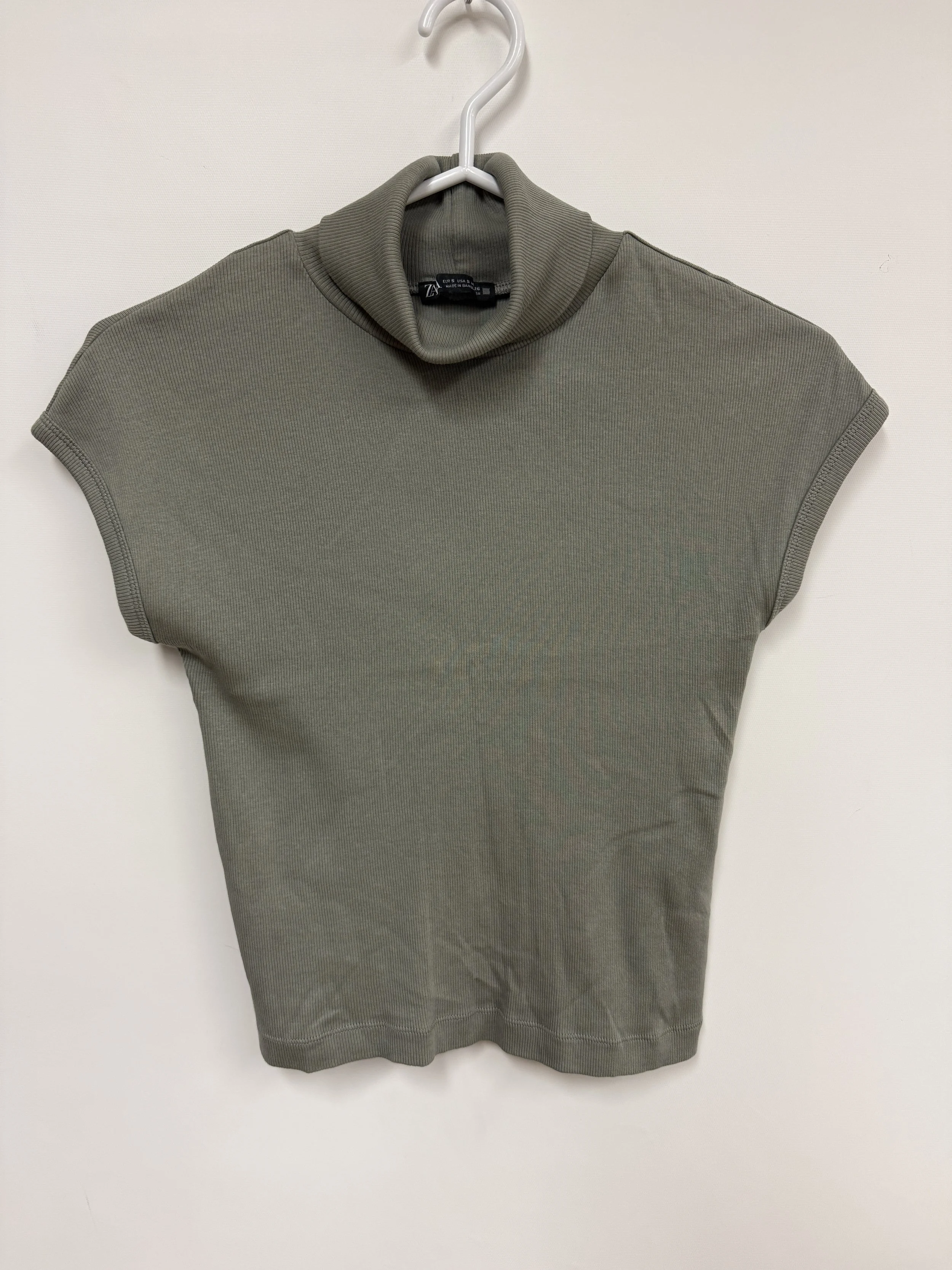 T-shirt court côtelé extensible, vert sauge, col roulé, Zara, Small
