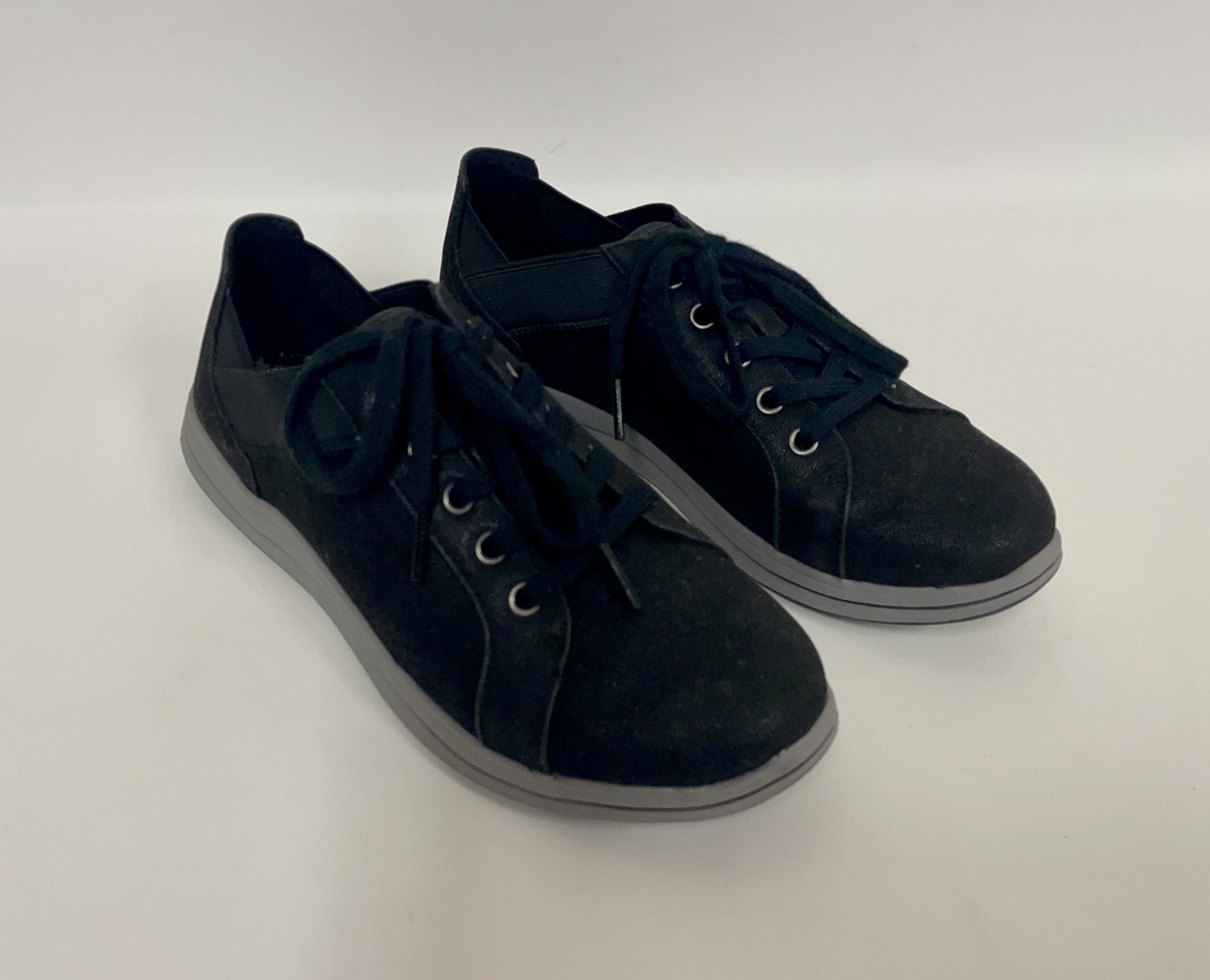Chaussures noires,  CLARKS, style suède, pointure 6.