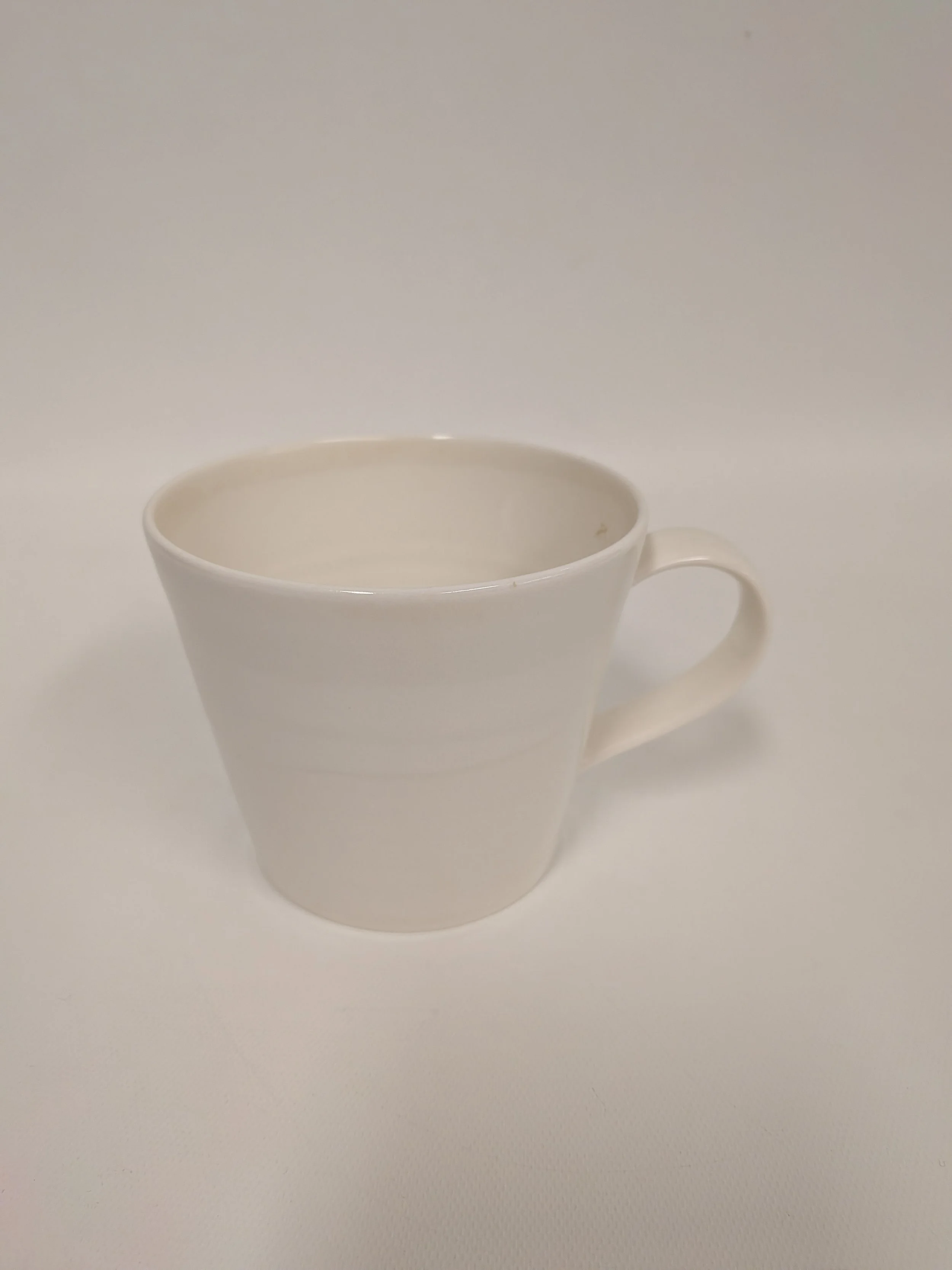 Tasse blanche en porcelaine, Royal Doulton 1815