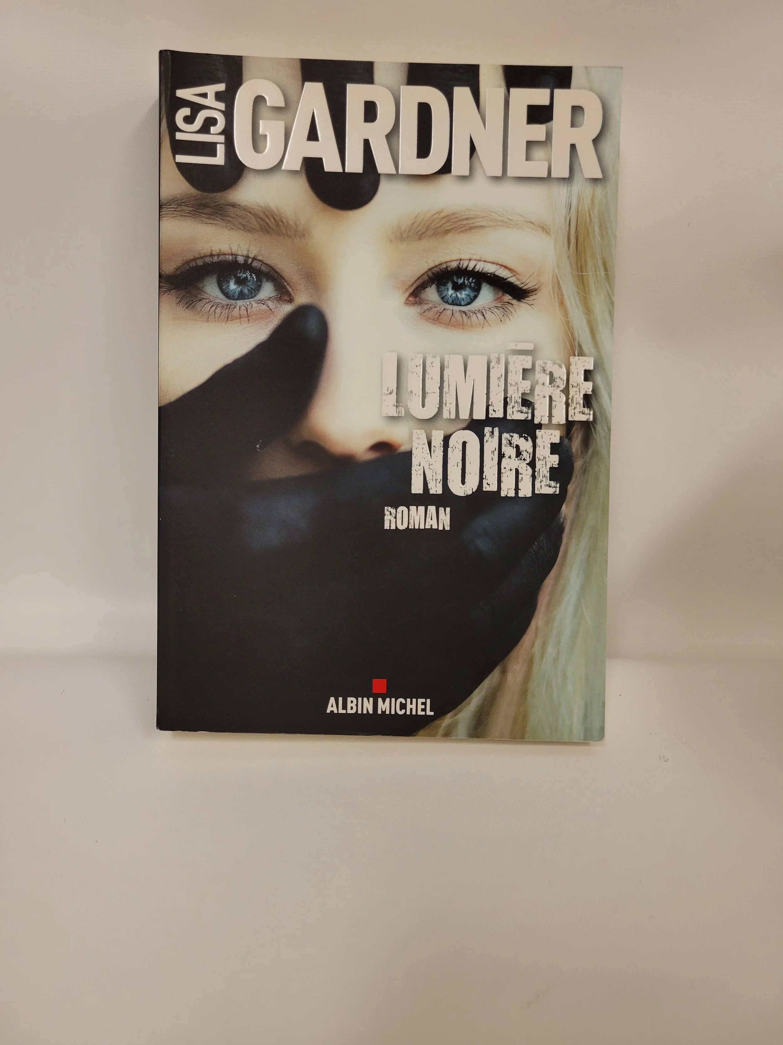 Lumière Noire, Lisa Gardner