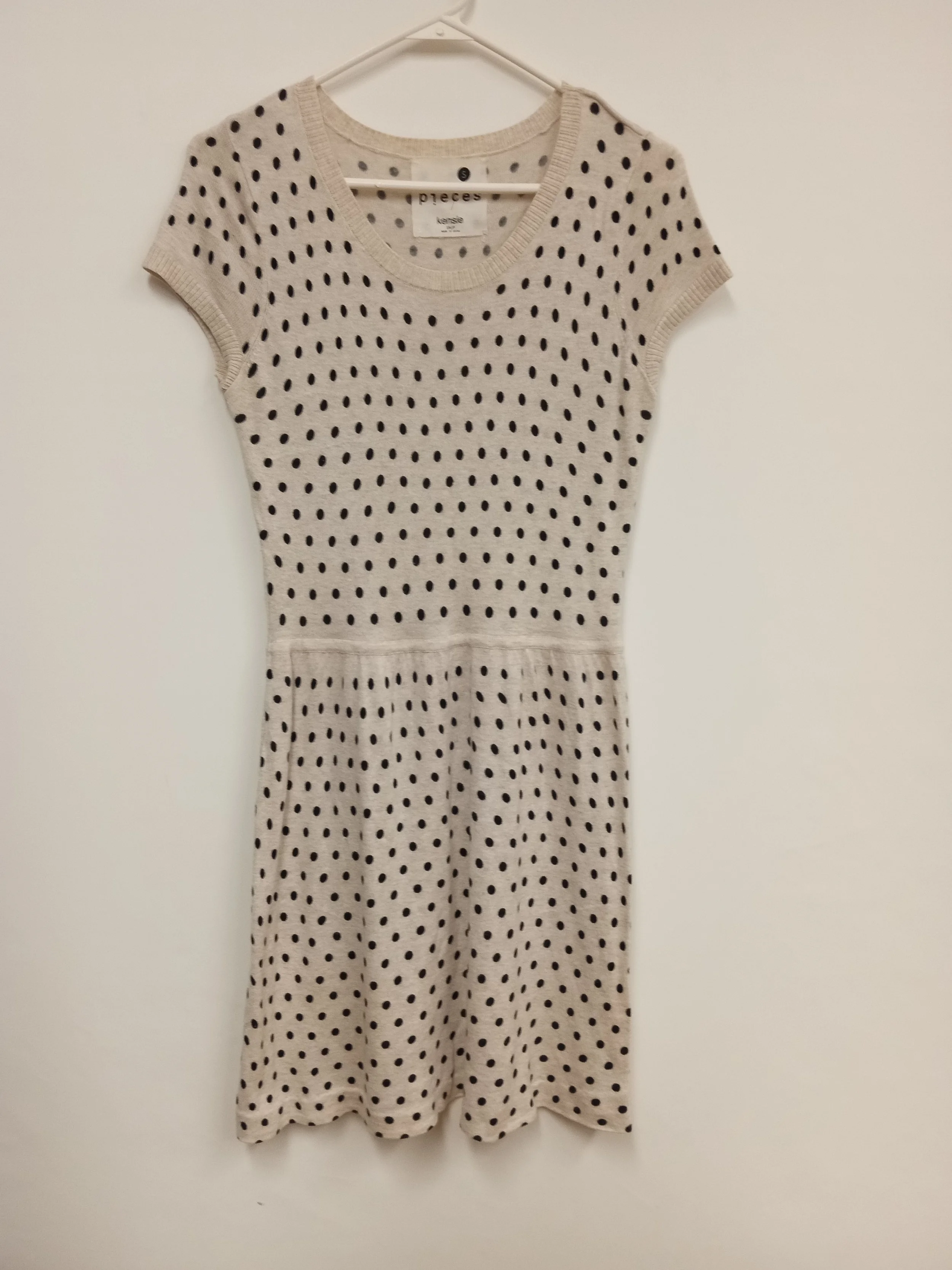 Robe en tricot beige à pois noirs, Pieces Kensie, Taille S